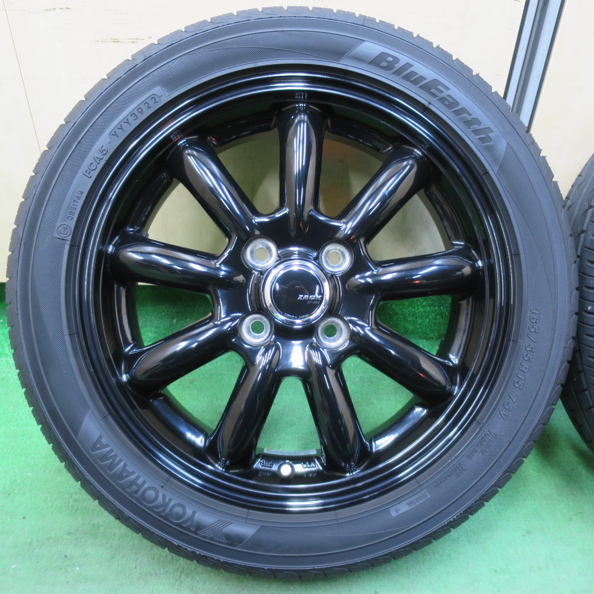 [送料無料] キレイ！22年★165/55R15 ヨコハマ ブルーアース AE01 ZACK JP-209 MONZA N-BOX タント ムーヴ 等 軽自動車 PCD100/4H★5022117イノ