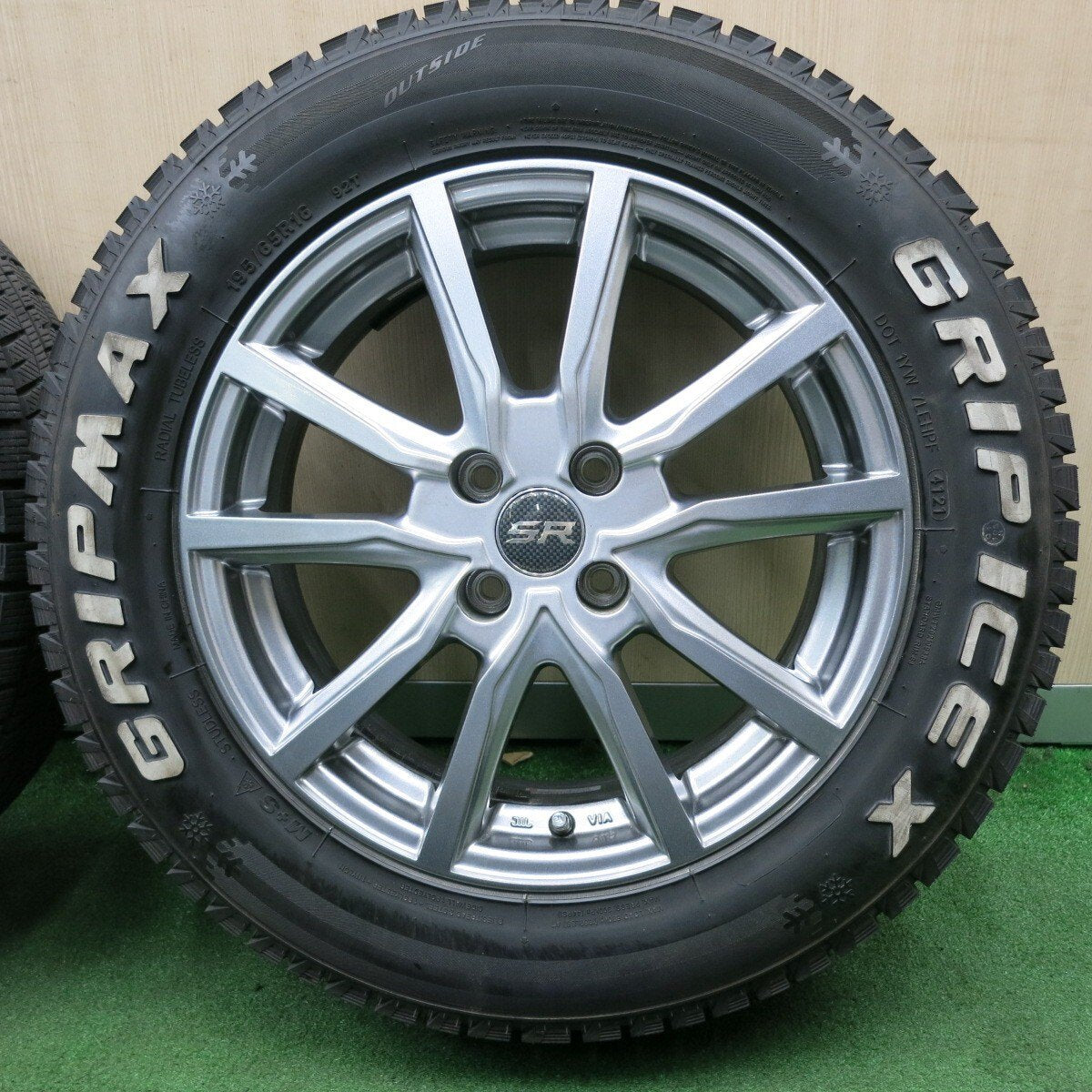 バリ溝 21年 綺麗 約10分★スタッドレス 195/65R16 グリップマックスGRIPICEX ホワイトレター STRANGER PCD100/4H★4051001NJス