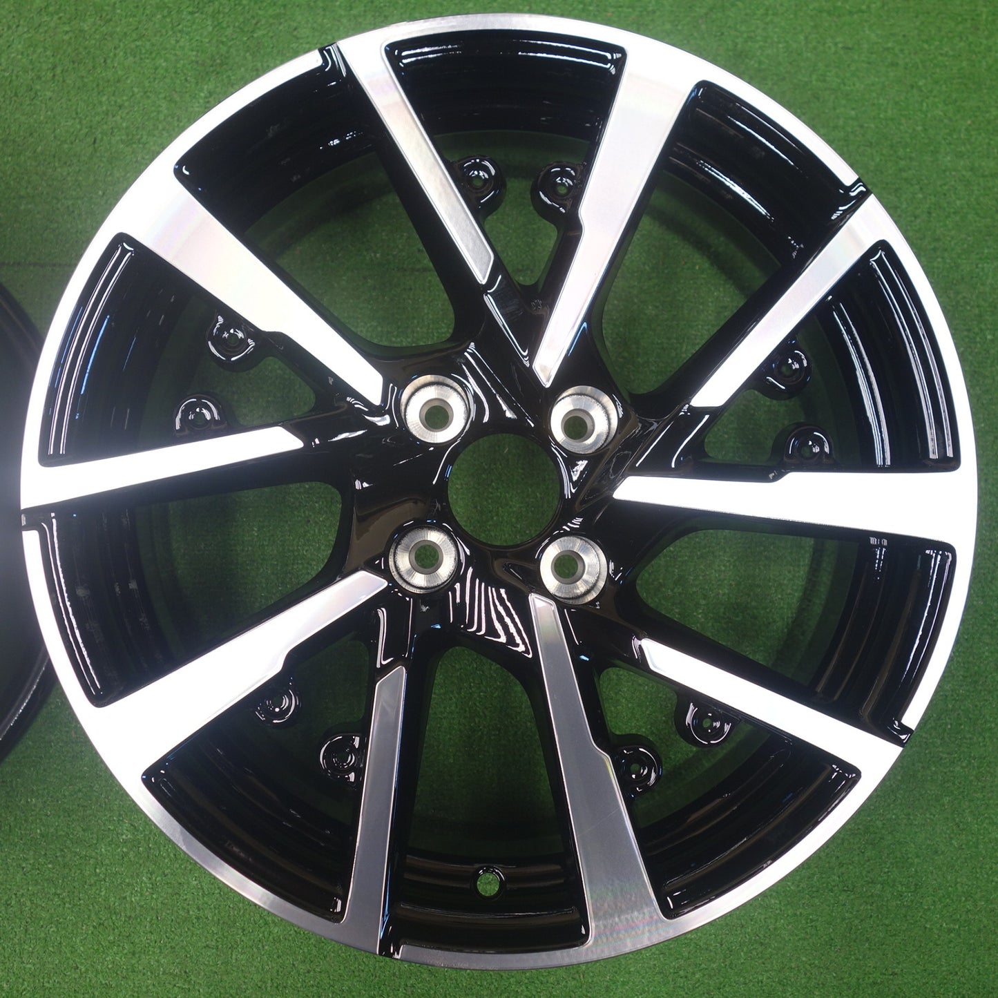新車外し★プジョー 208 GT 純正 ホイール 17インチ PEUGEOT 17×7J PCD108/4H★6051401KTホ