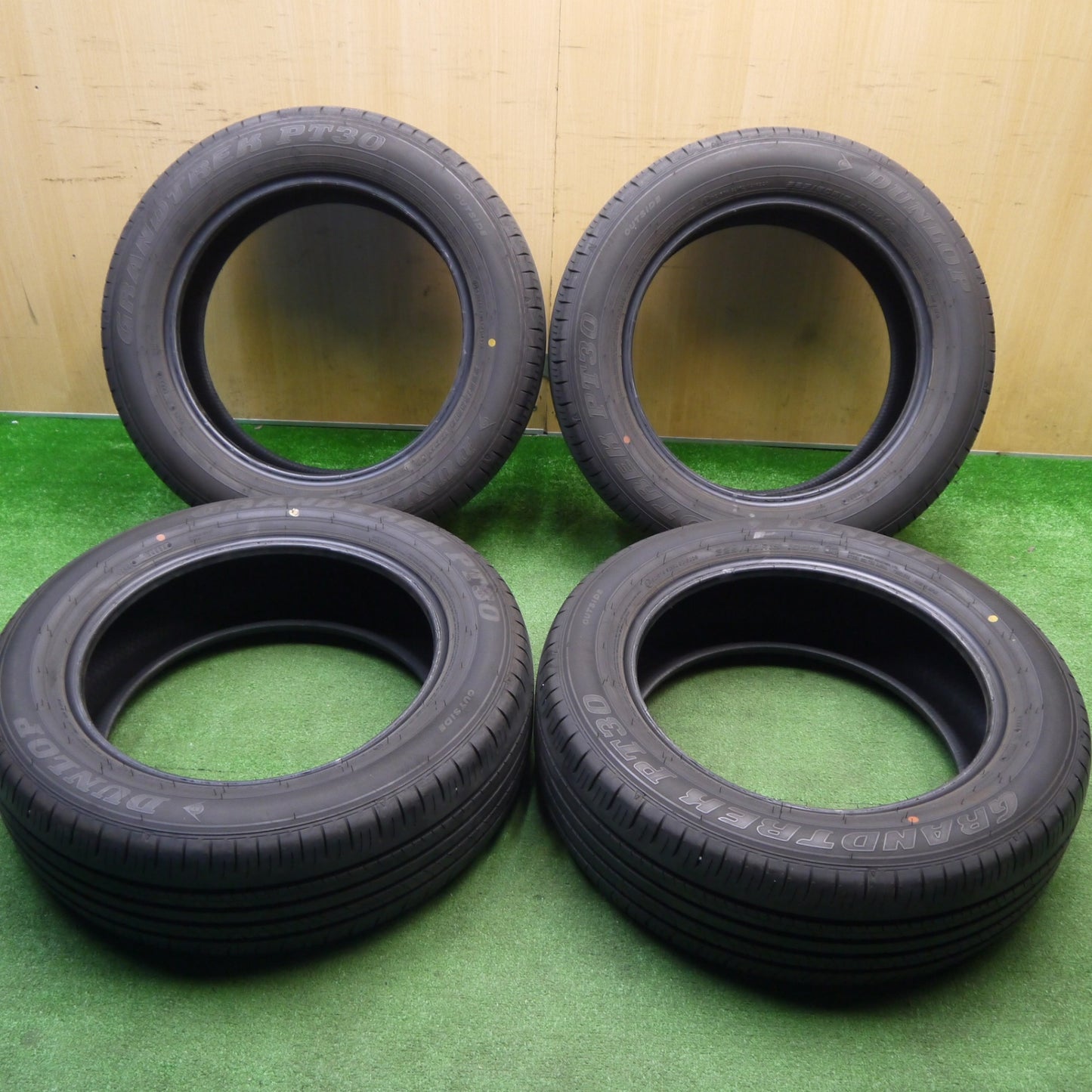 バリ溝！24年！9.5分★225/60R18 ダンロップ グラントレック PT30 タイヤ 18インチ ハリアー RAV4 等★5120306Hノタ