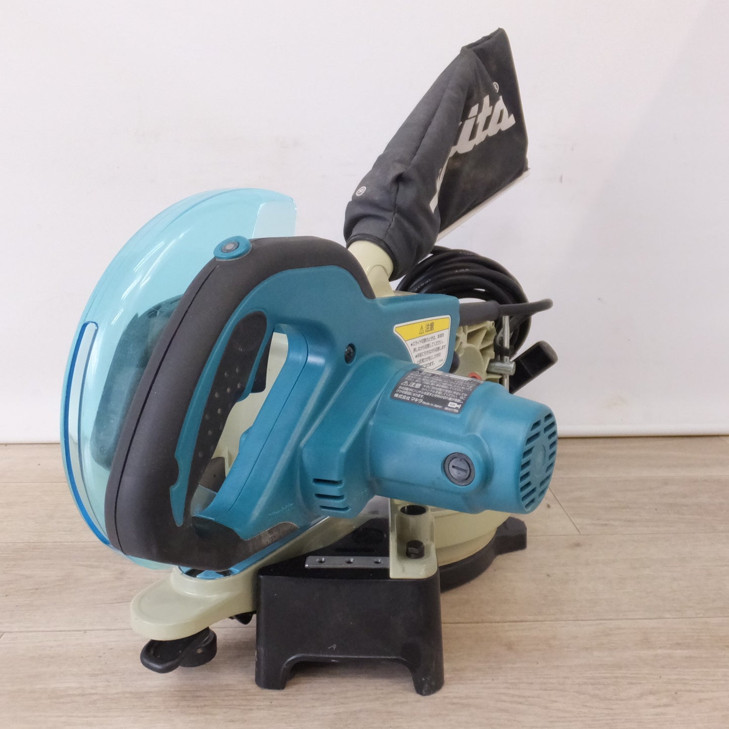 [送料無料] 美品★マキタ makita 165mm スライドマルノコ LS0611　100V～ 11A 50-60Hz 1050W　155～165mm 木工用 超硬丸ノコ★