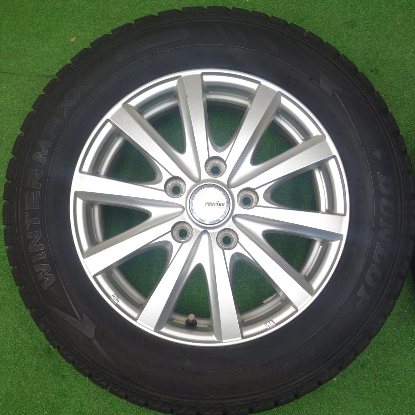 バリ溝！22年！キレイ！9.5分★スタッドレス 195/65R15 ダンロップ ウインターマックス WM02 ravrion RS01 ラブリオン 15インチ PCD114.3/5H★6012903KTス