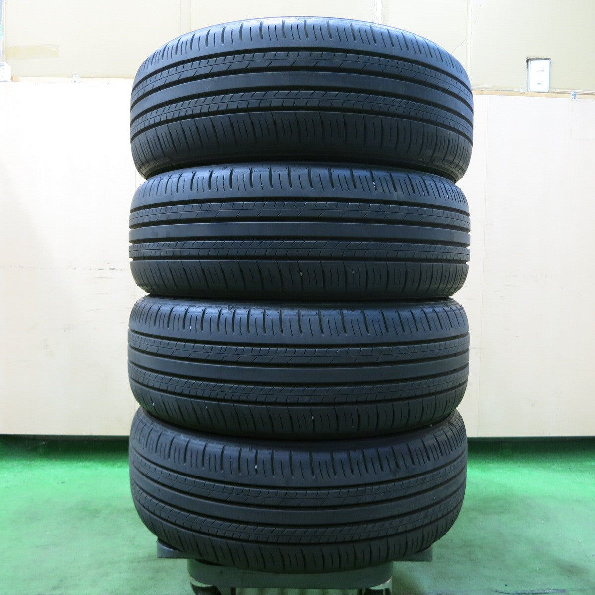 [送料無料] バリ溝！23年！9.5分★205/55R17 ダンロップ エナセーブ EC300+ タイヤ 17インチ キックス ノア ヴォクシー 等★4123002イノタ