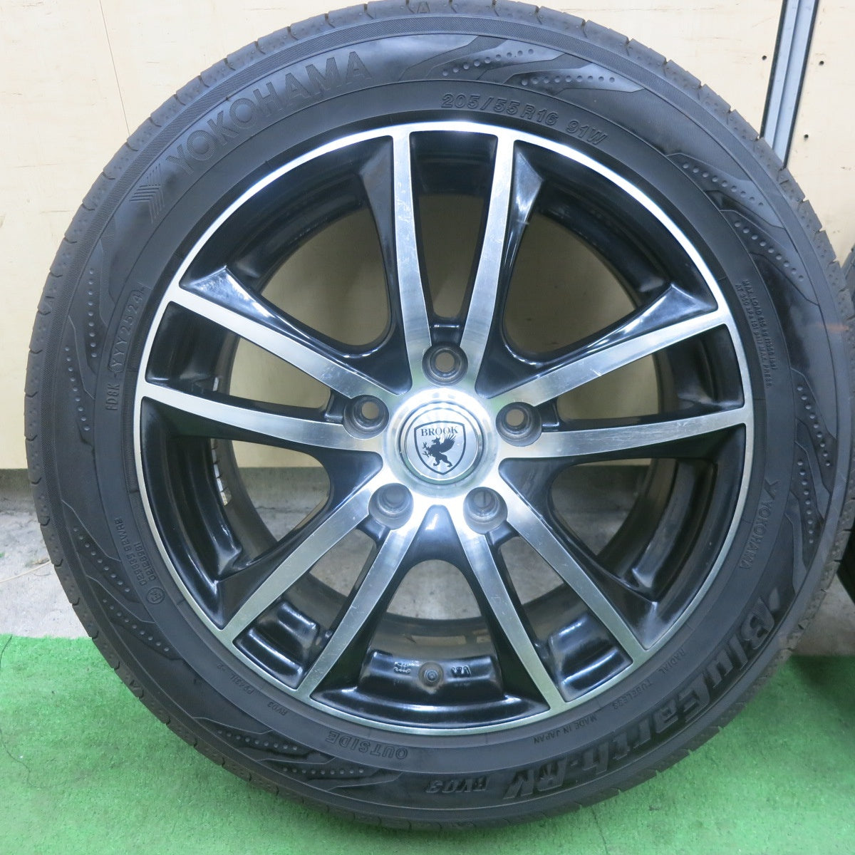バリ溝！24年！9.5分★205/55R16 ヨコハマ BluEarth-RV RV03 BROOK ブルック ブルーアース 16インチ PCD114.3/5H★6052602SKノ