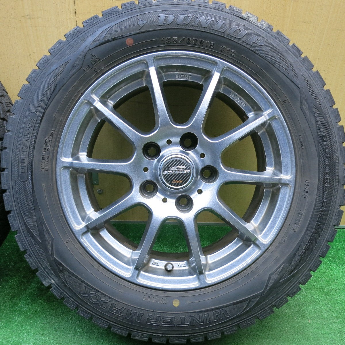 バリ溝！キレイ！8.5分★スタッドレス 195/65R15 ダンロップ ウインターマックス WM01 SCHNEIDER シュナイダー 15インチ PCD114.3/5H★5121813HAス