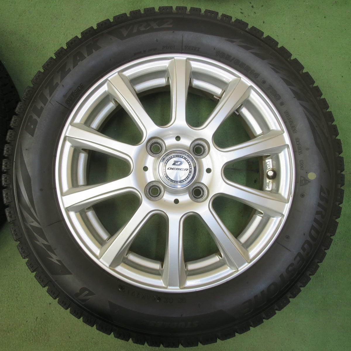 キレイ◎スタッドレス 165/65R14 ブリヂストン ブリザック VRX2 DEBOR 社外 アルミ 14インチ 軽サイズ PCD100/4H◎6072610イス