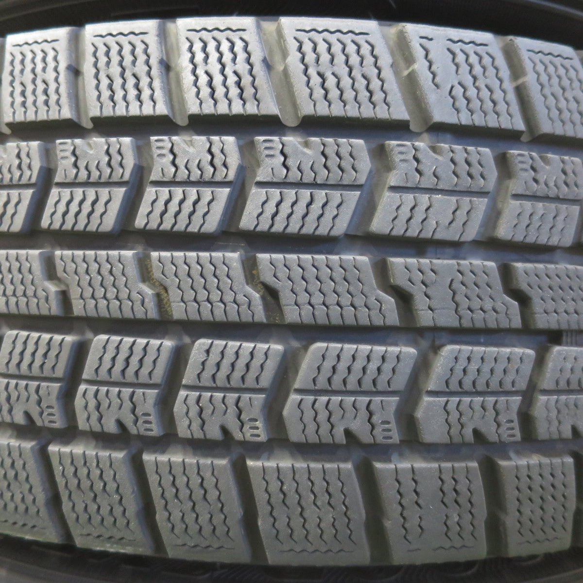 バリ溝！9分★スタッドレス 205/60R16 グッドイヤー アイスナビ7 RiZLEY ライツレー 16インチ PCD114.3/5H★6043013イス