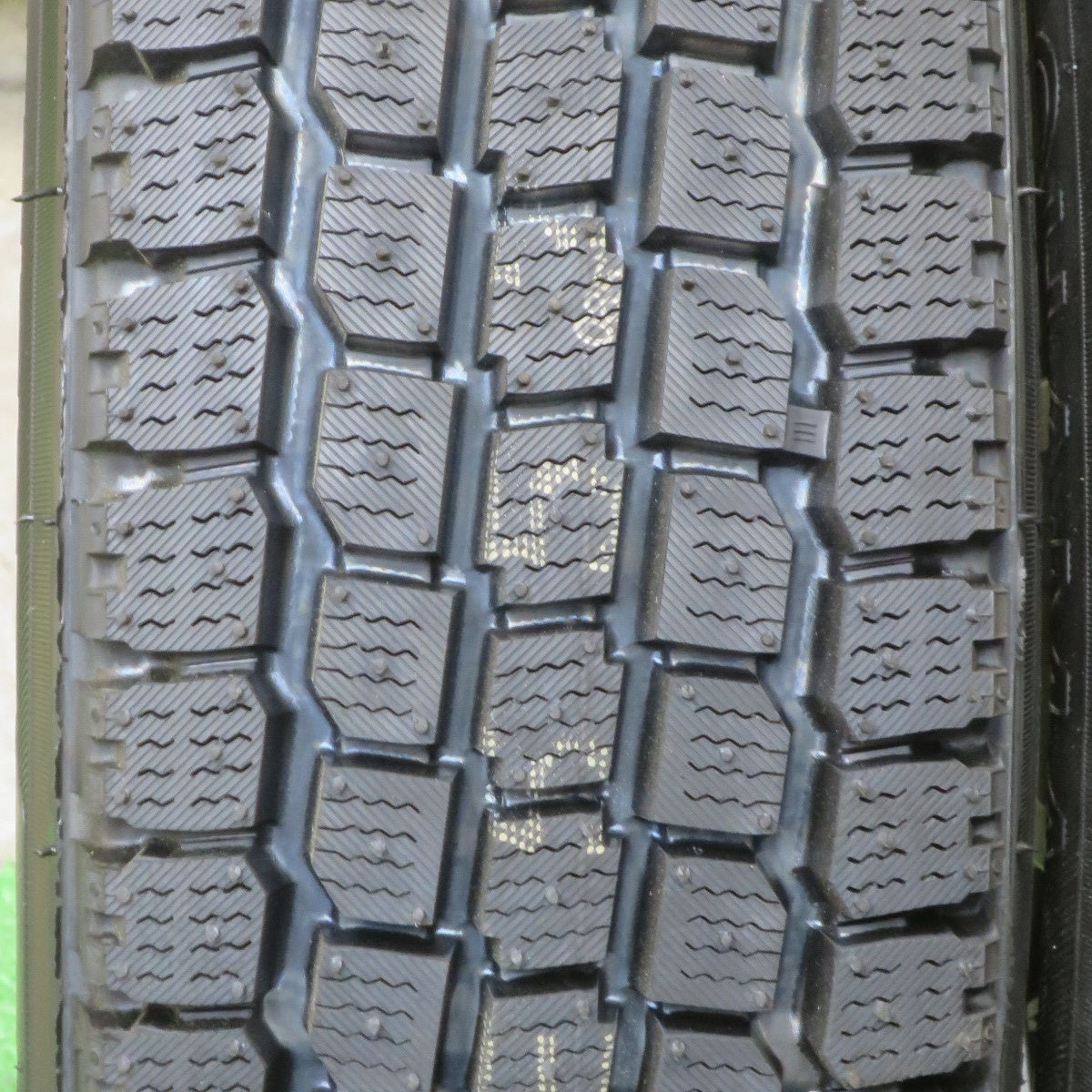 タイヤほぼ未使用！24年★スタッドレス 145/80R12 80/78N ヨコハマ SY01 Fang ファング 12インチ PCD100/4H★5051303TTス