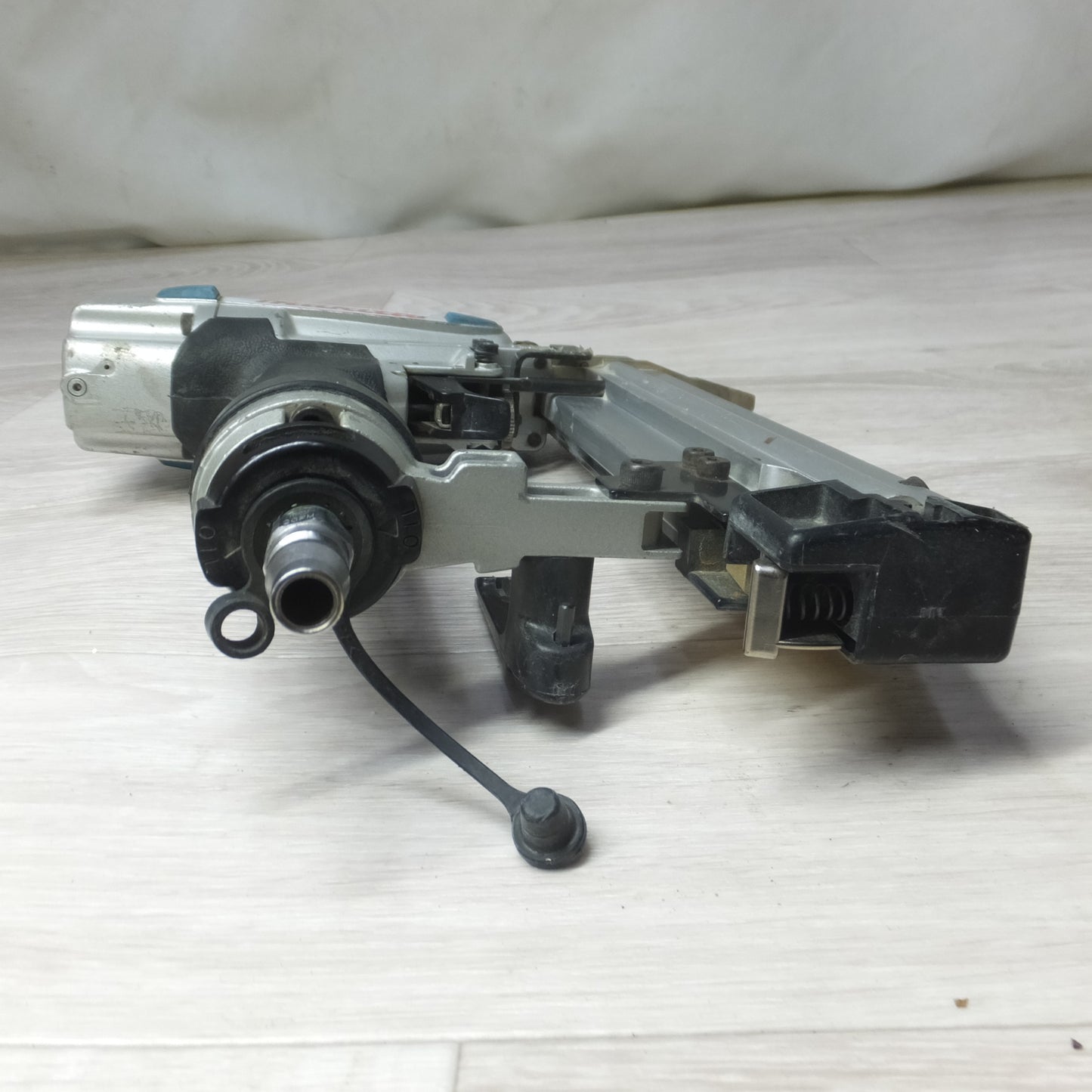 [送料無料] ◆makita マキタ 常圧 仕上釘打 AF502N 釘打ち機 エアツール◆