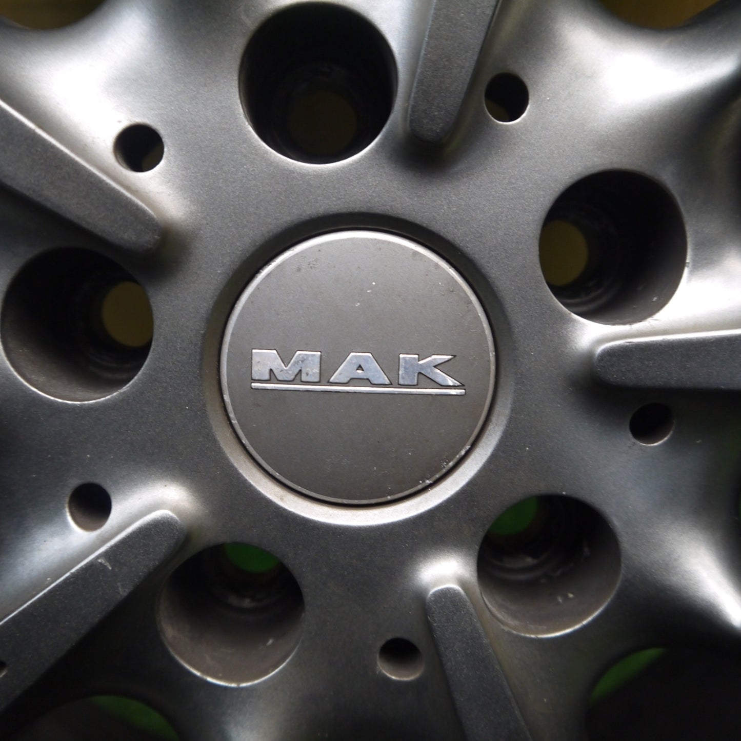 バリ溝！22年！ほぼ10分★BMW 等 MAK FABRIK 225/55R17 スタッドレス ブリヂストン ブリザック RFT 17インチ ファブリック PCD112/5H★6021708Hス