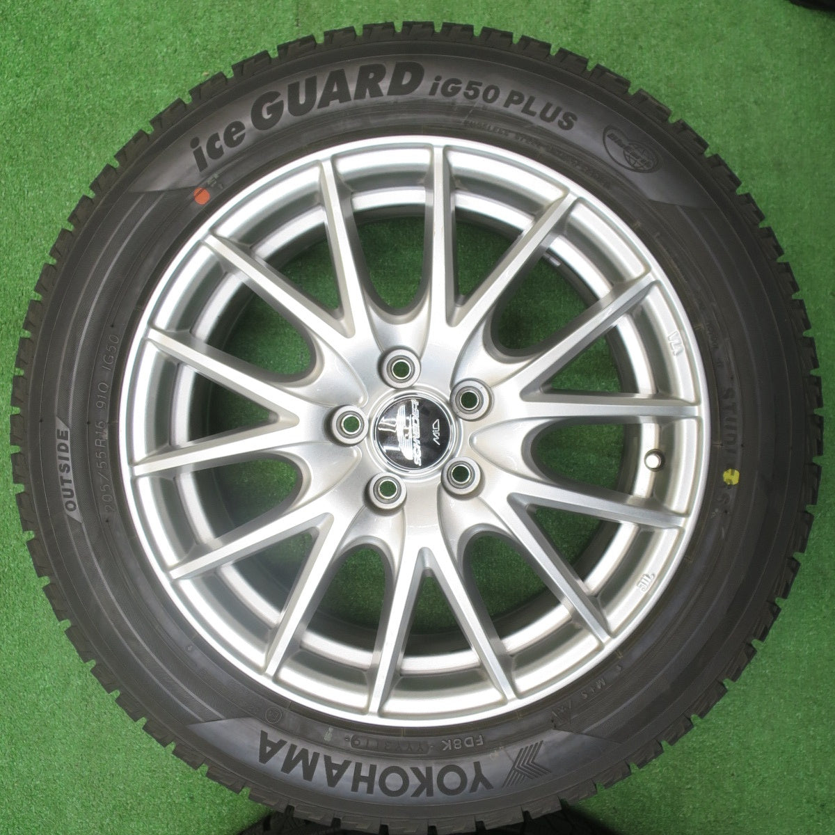 バリ溝！キレイ！9.5分★BRZ 86 等 205/55R16 スタッドレス ヨコハマ アイスガード iG50 プラス SCHNEIDER シュナイダー 16インチ PCD100/5H★5111309NJス