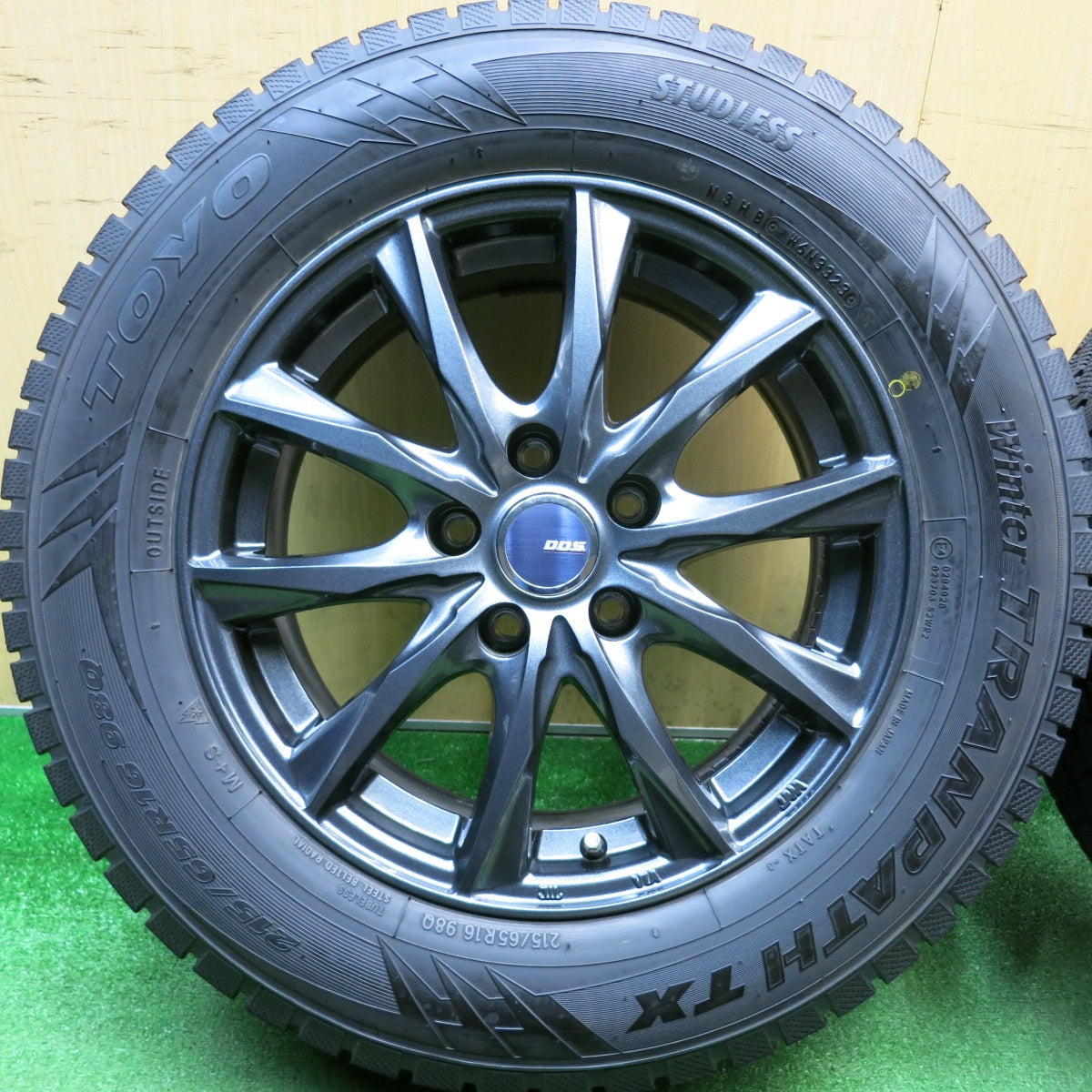 バリ溝！23年！キレイ！9.5分★スタッドレス 215/65R16 トーヨー ウインター トランパス TX D.O.S. DOS 社外 アルミ 16インチ PCD114.3/5H★6020514HAス