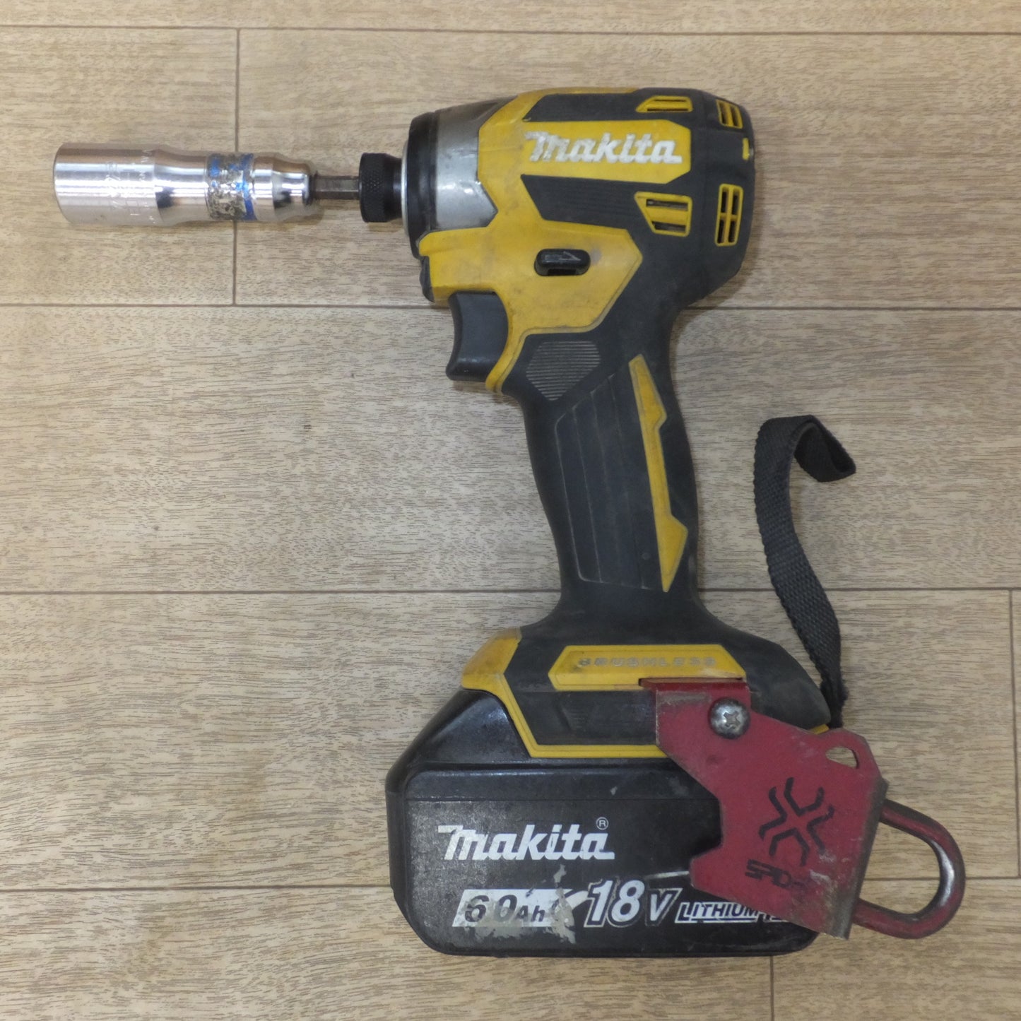 [送料無料] ★マキタ makita 充電式インパクトドライバ TD173DGXFY 18V　TOP 足場クランプソケット ETS-17SS 付★