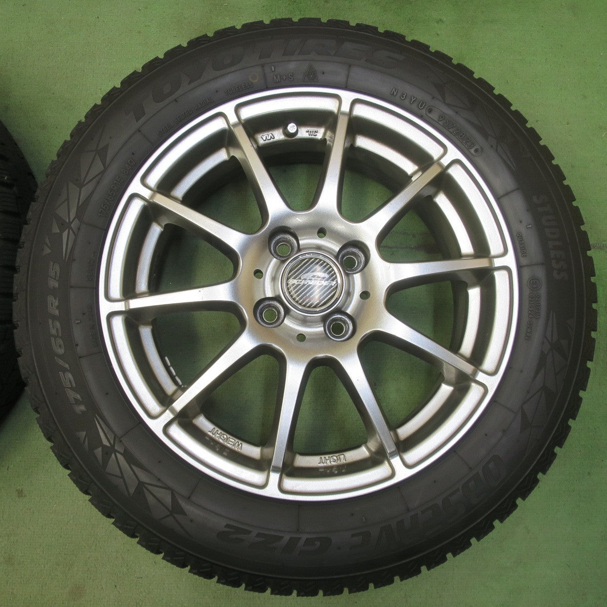 バリ溝！23年！キレイ！8.5分◎スタッドレス 175/65R15 トーヨー オブザーブ GIZ2 SCHNEIDER ATECH シュナイダー 15インチ PCD100/4H◎6092910イス