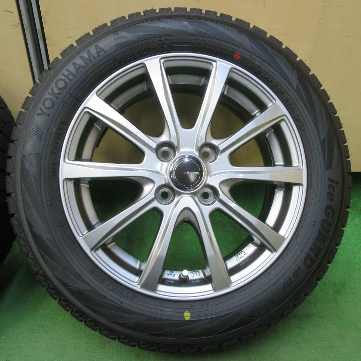 未使用！23年★スタッドレス 185/60R15 ヨコハマ アイスガード iG70 MiLLOUS ミルアス 15インチ PCD100/4H★5080802イス