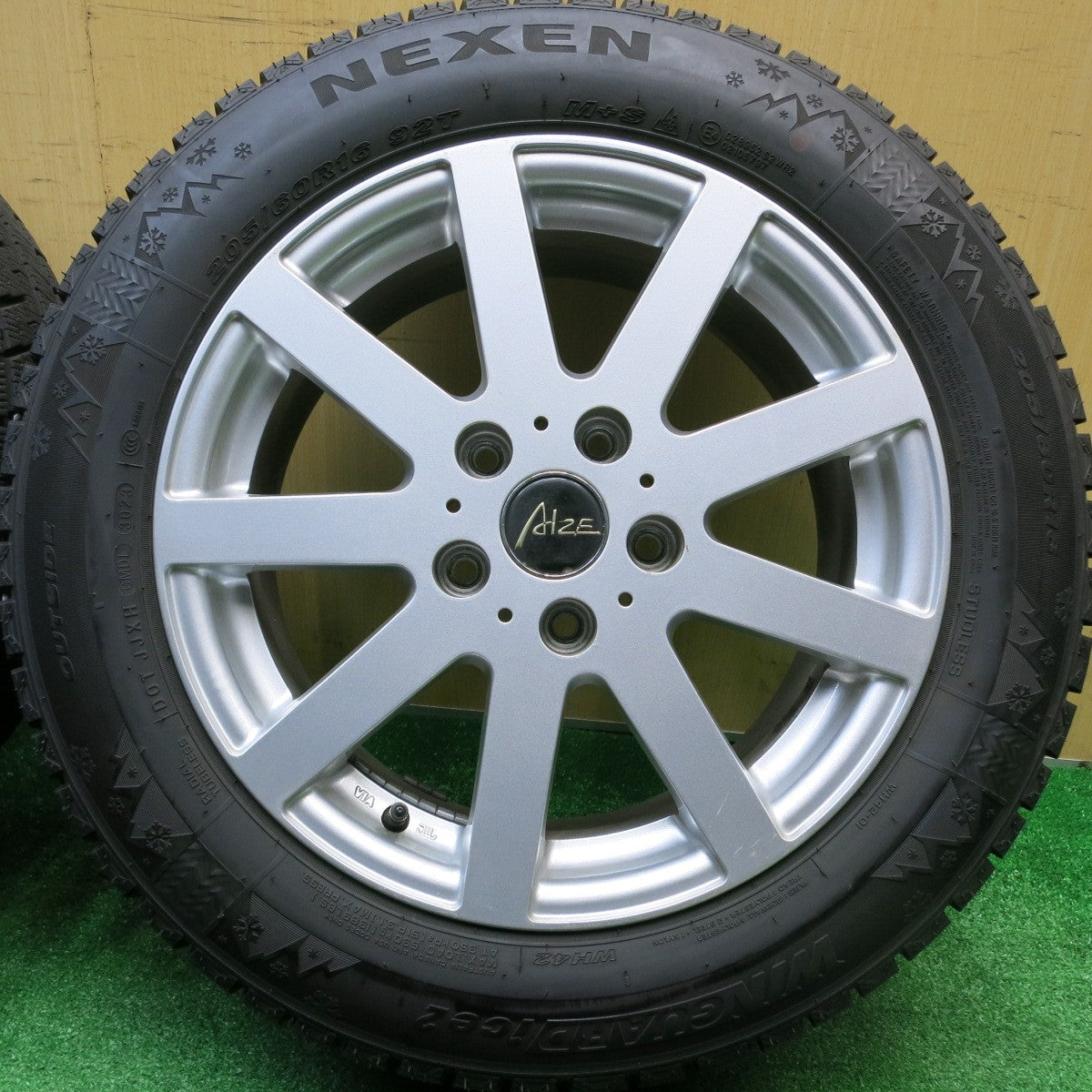 バリ溝！23年！ほぼ10分★スタッドレス 205/60R16 ネクセン ウィンガード ice2 AIZE 社外 アルミ 16インチ PCD114.3/5H★5111306HAス