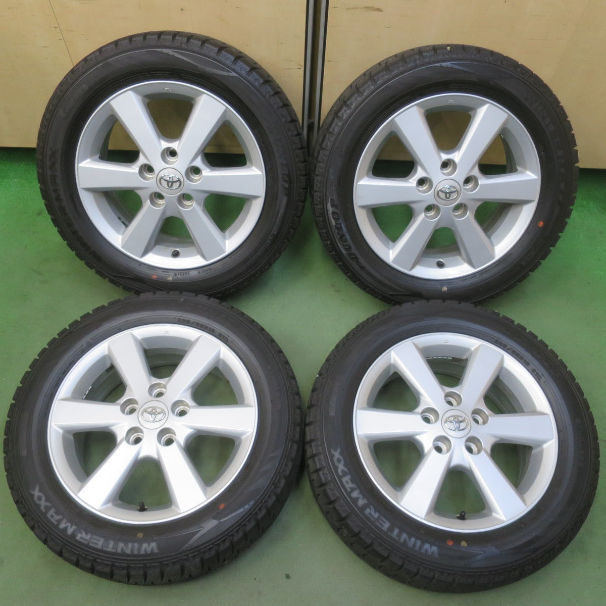 バリ溝！24年！9.5分◎トヨタ アイシス 純正 205/55R16 スタッドレス ダンロップ ウインターマックス WM02 16インチ PCD114.3/5H◎6092904イス