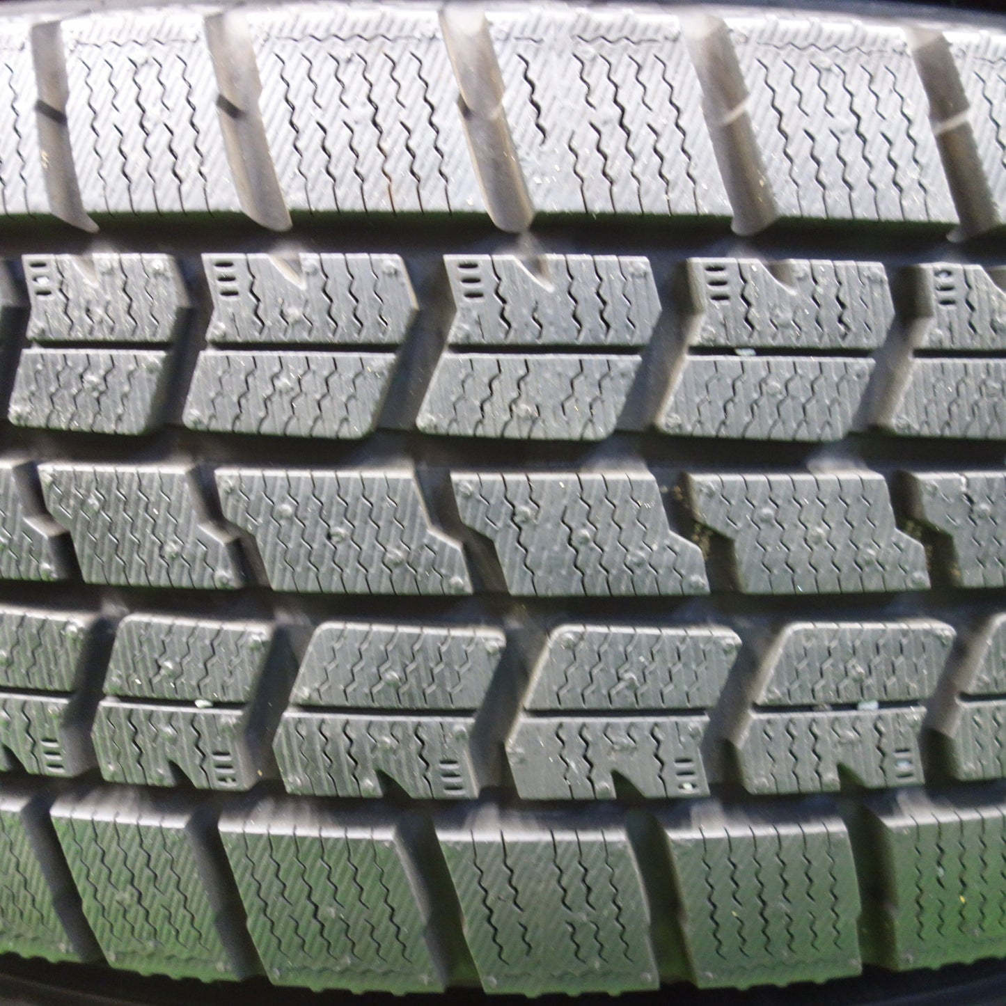 バリ溝！24年！キレイ！ほぼ10分★スタッドレス 205/60R16 グッドイヤー アイスナビ7 ravrion RS01 ラブリオン 16インチ PCD114.3/5H★5112901KTス