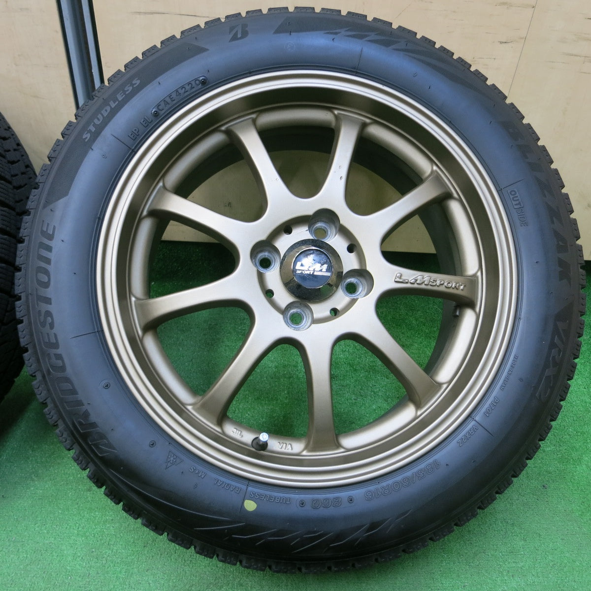 *送料無料* バリ溝！20年！キレイ！8.5分★スタッドレス LM SPORT 185/60R16 ブリヂストン ブリザック VRX2 LMスポーツ 16インチ PCD100/4H★4040213イス