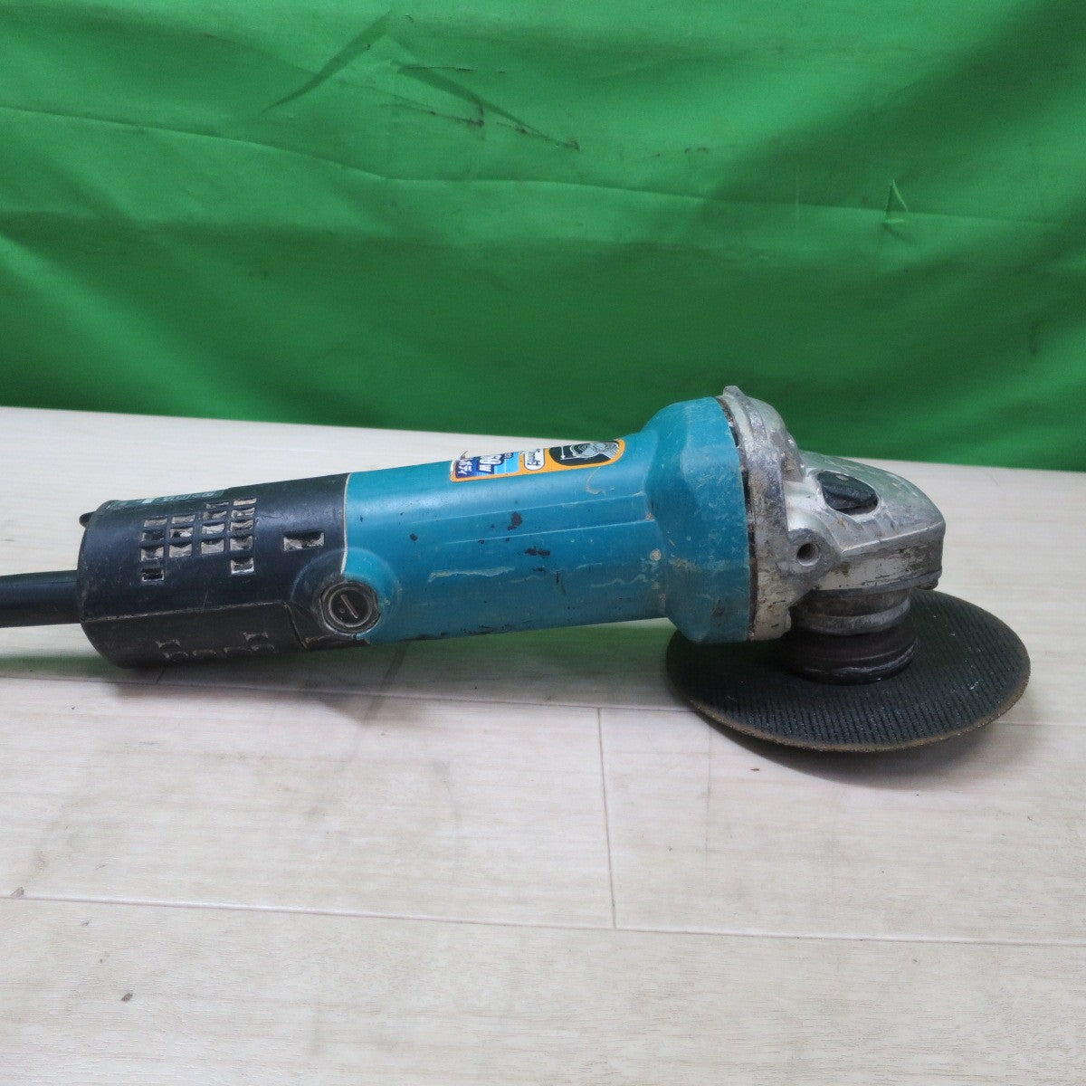 [送料無料] ☆マキタ 125mm ディスクグラインダ 9535B 電動 工具 研削 研摩 研磨 機 makita 100V コード式☆