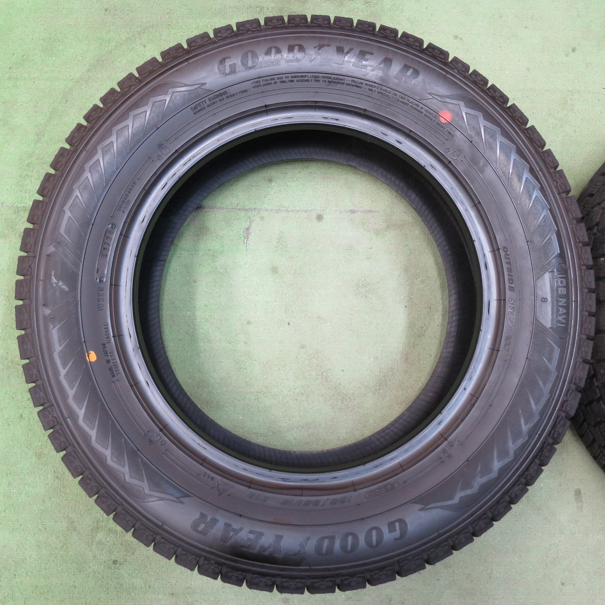 バリ溝！24年！ほぼ10分★スタッドレス 195/65R15 グッドイヤー アイスナビ8 タイヤ 15インチ プリウス ノア ヴォクシー ステップワゴン 等★5121708イスタ