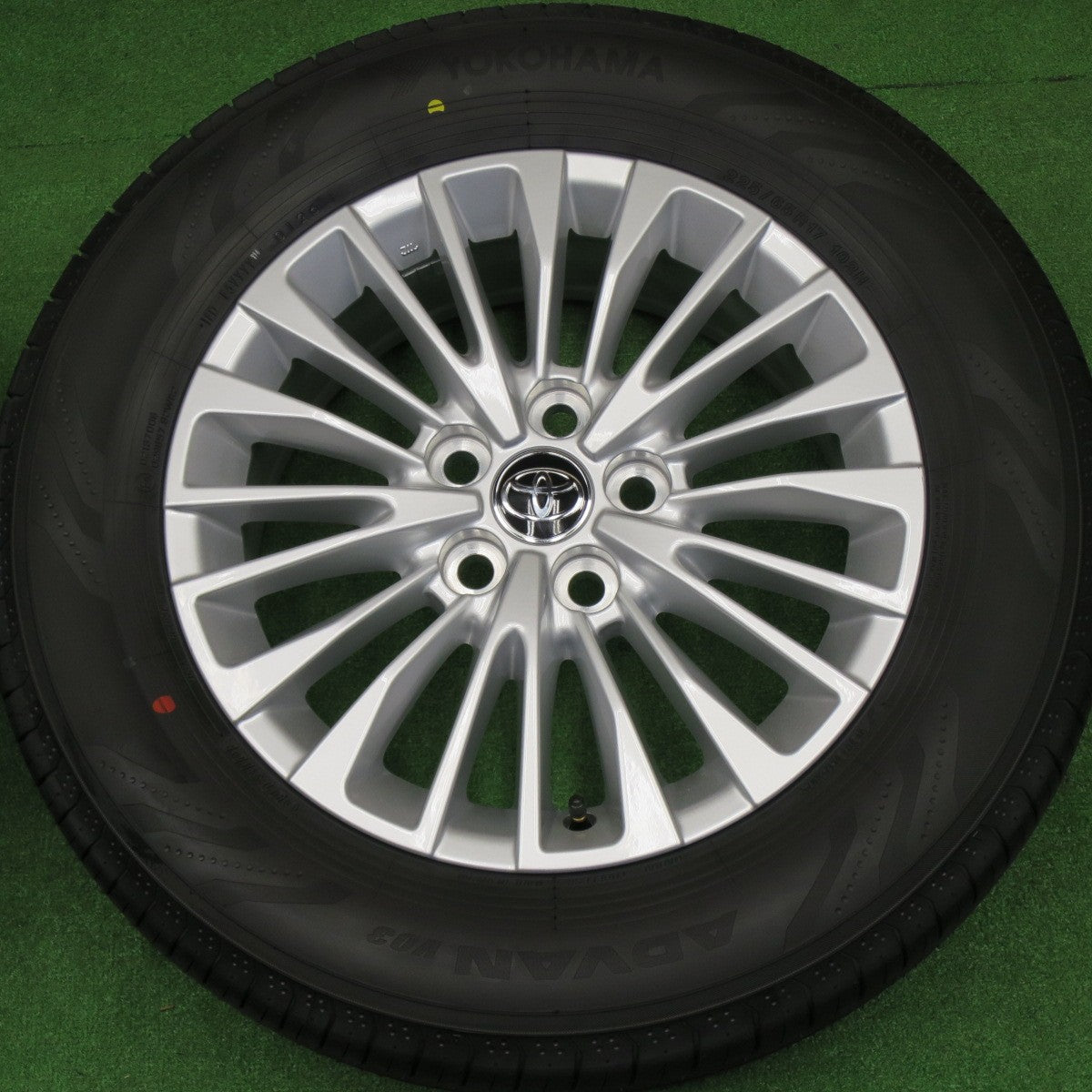 新車外し！26年★トヨタ 40系 アルファード ヴェルファイア 純正 225/65R17 ヨコハマ アドバン V03 17インチ PCD120/5H★6022301NKノ
