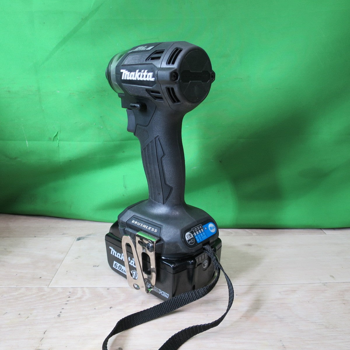 [送料無料] 美品!バッテリー2個☆マキタ 充電式 インパクト ドライバ 18V TD173DRGXB 充電器 ケース付き 黒 電動 工具☆