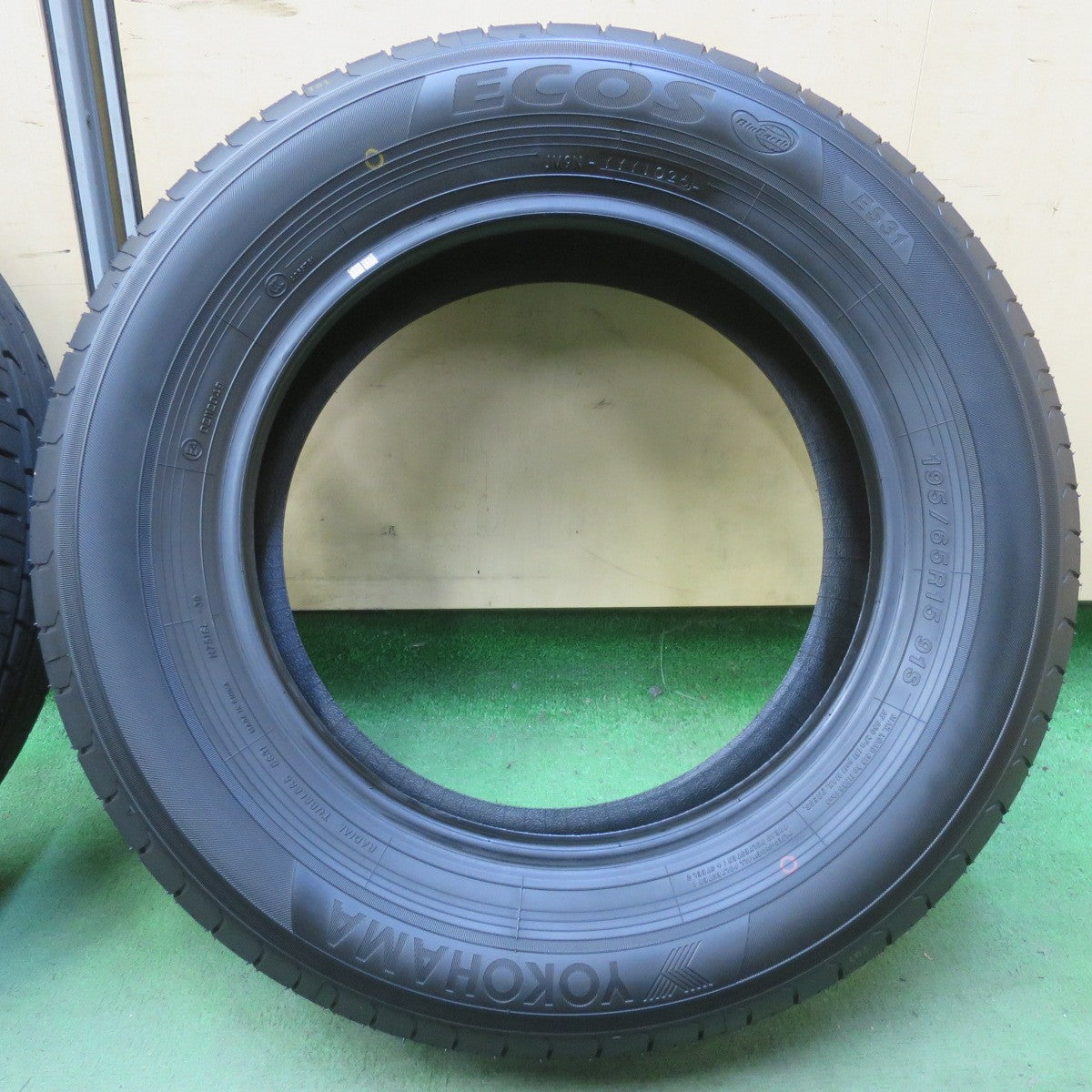 新車外し！26年★195/65R15 ヨコハマ エコス ES31 タイヤ 15インチ ノア ヴォクシー アイシス ステップワゴン 等★6072304イノタ