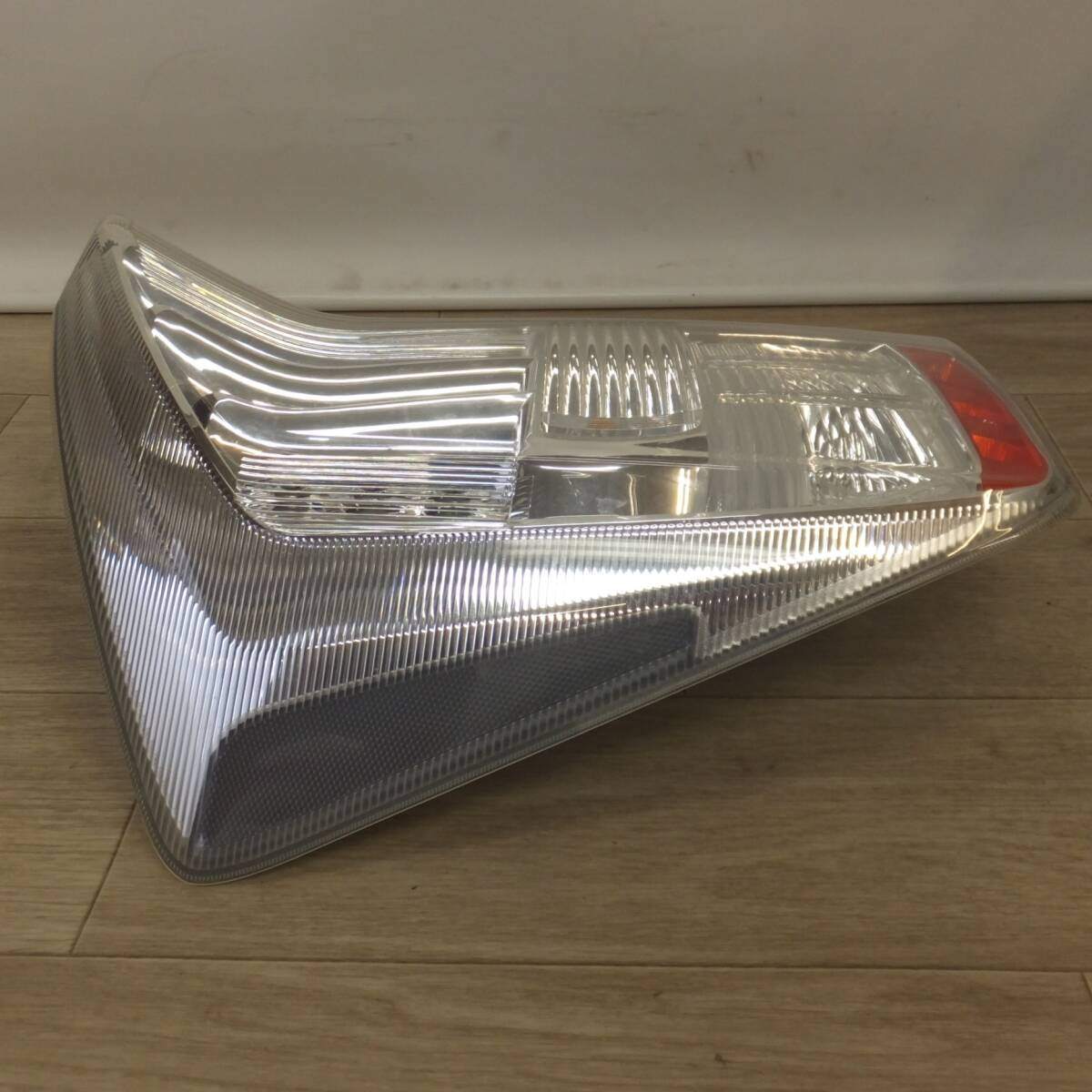 [送料無料] 現状品★トヨタ TOYOTA 純正 プリウス ZVW30 テールライト STANLEY 47-37 左★