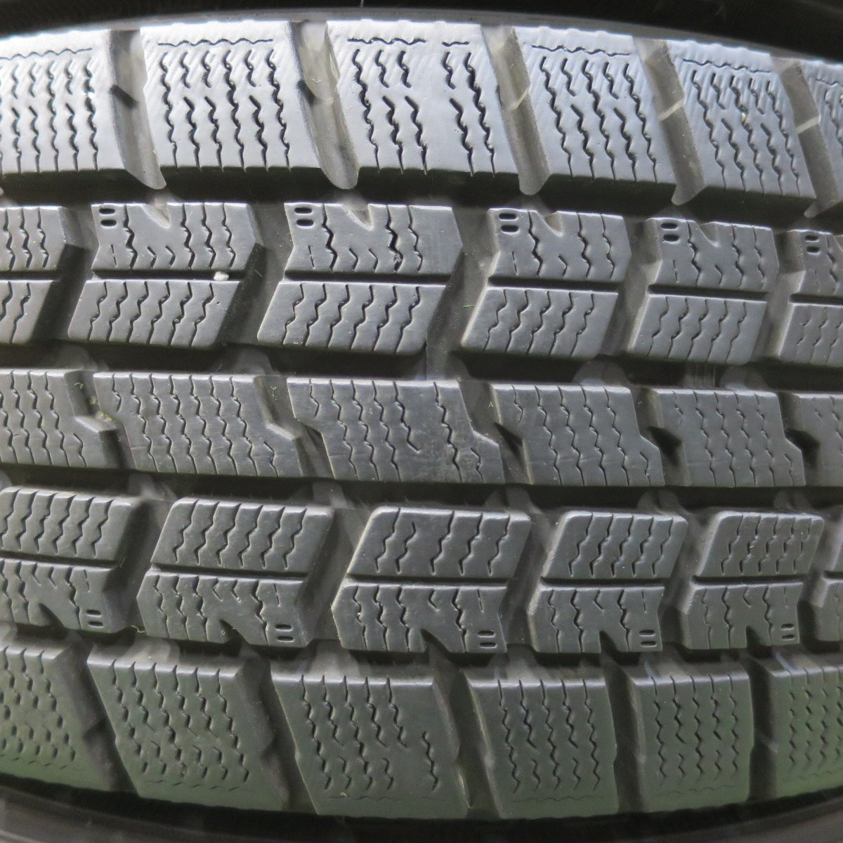 バリ溝！22年！キレイ！9.5分★シエンタ 等 185/60R15 スタッドレス グッドイヤー アイスナビ7 G.speed Gスピード 15インチ PCD100/5H★5122703イス