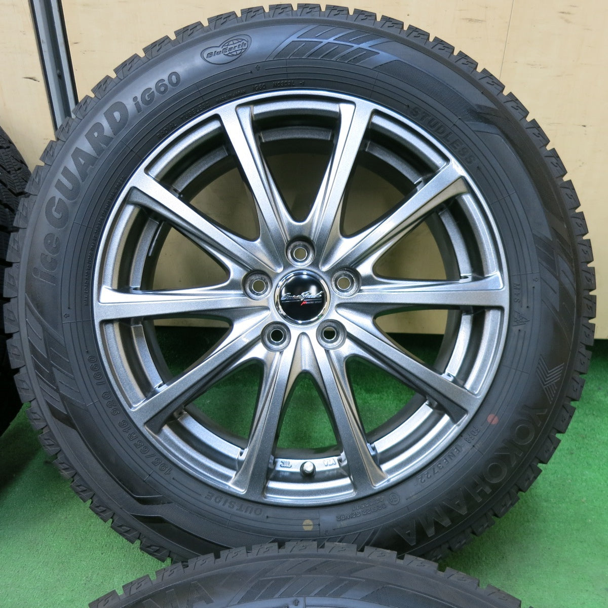 [送料無料] 超バリ溝！22年！キレイ！9.5分以上★ライズ ロッキー等 195/65R16 スタッドレス ヨコハマ アイスガード iG60 EuroSpeed MANARAY SPORT PCD100/5H★4120403SYス