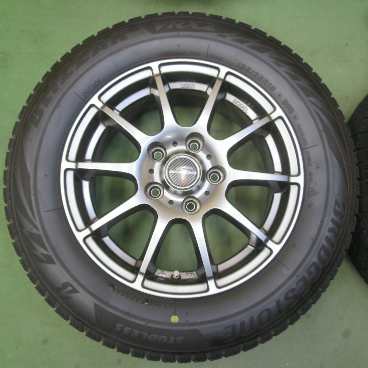 バリ溝！24年！キレイ！9.5分以上◎スタッドレス 195/65R15 ブリヂストン ブリザック VRX2 SCHNEIDER ATECH シュナイダー 15インチ PCD114.3/5H◎6091915イス