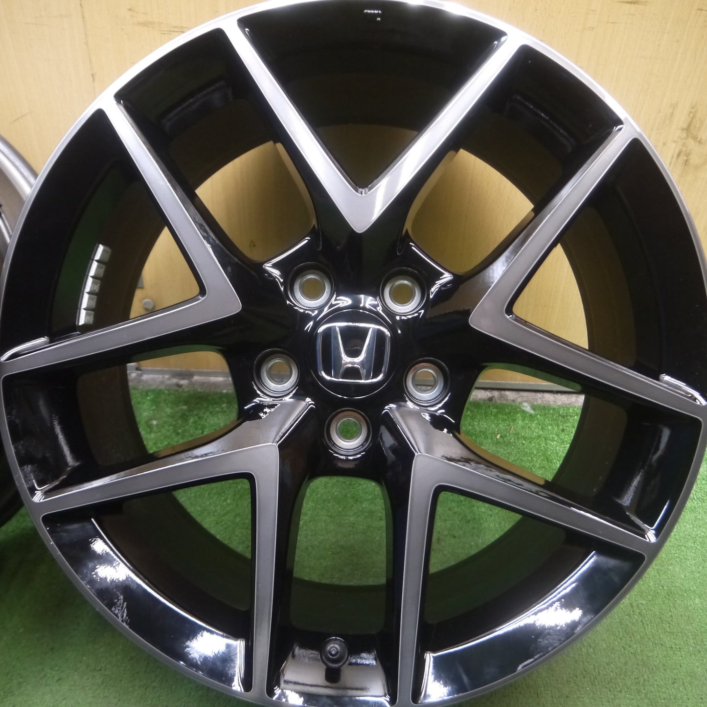 *送料無料* 新車外し★ホンダ 現行 シビック FL1 EXグレード 純正 ホイール 18インチ 18×8J PCD114.3/5H★4052707Hホ