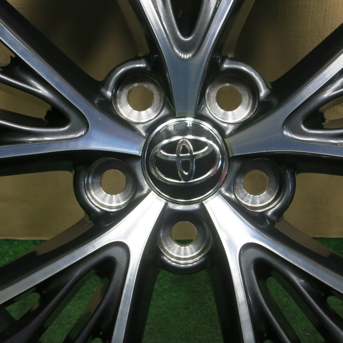 新車外し★トヨタ 60系 プリウス Zグレード 純正 ホイール 19インチ 19×6.5J PCD114.3/5H★6021502NKホ