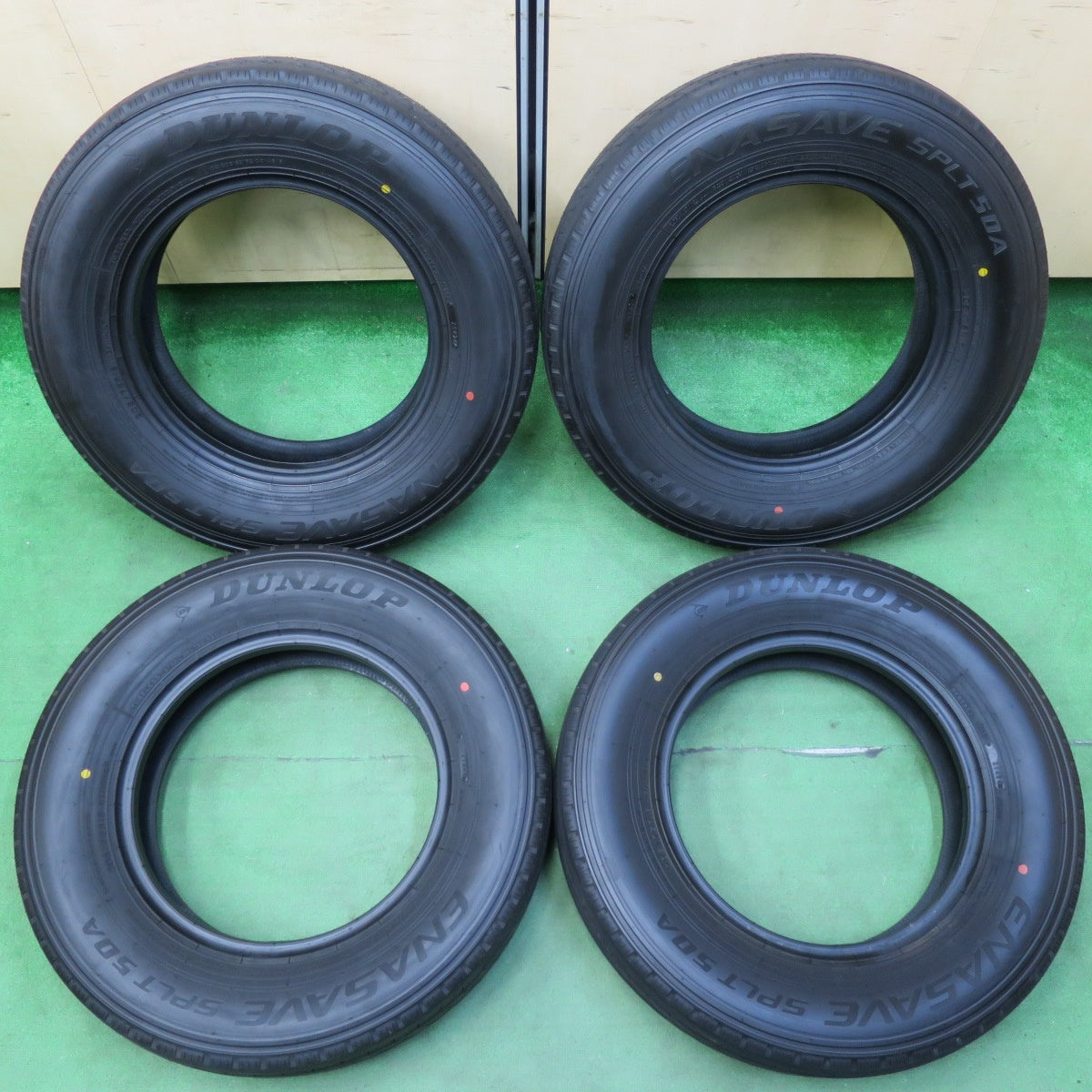 [送料無料] 新車外し！24年！ほぼ未使用★トラック タイヤ 205/75R16 113/111N ダンロップ エナセーブ SPLT50A 16インチ★4092410イノタ