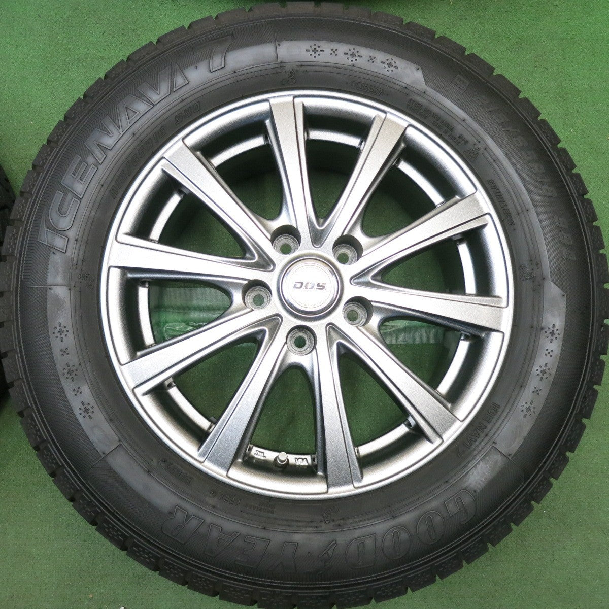 バリ溝！22年！キレイ！9.5分◎スタッドレス 215/65R16 グッドイヤー アイスナビ7 D.O.S. DOS 16インチ PCD114.3/5H◎6092704HAス
