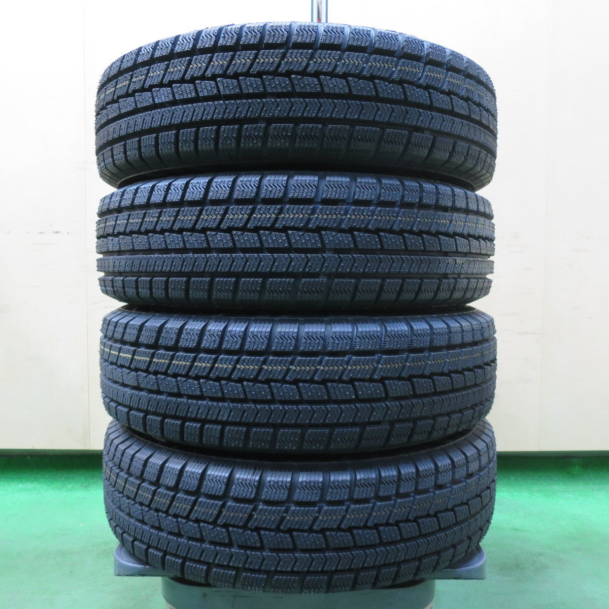 [送料無料] 未使用！23年★スタッドレス 155/65R14 ハイフライ Win-turi 216 QRASIZ KOSEI クレイシズ 光生 14インチ PCD100/4H★4122701イス
