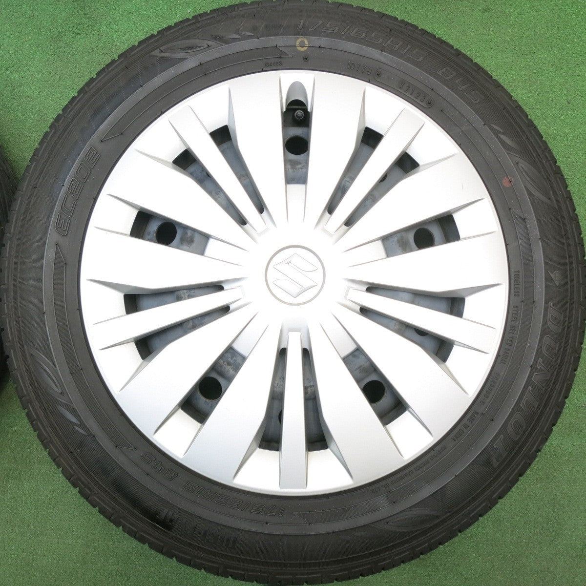バリ溝！23年！9.5分★スズキ スイフト 純正 スチール 175/65R15 ダンロップ EC202 15インチ PCD100/4H★6022304HAノ