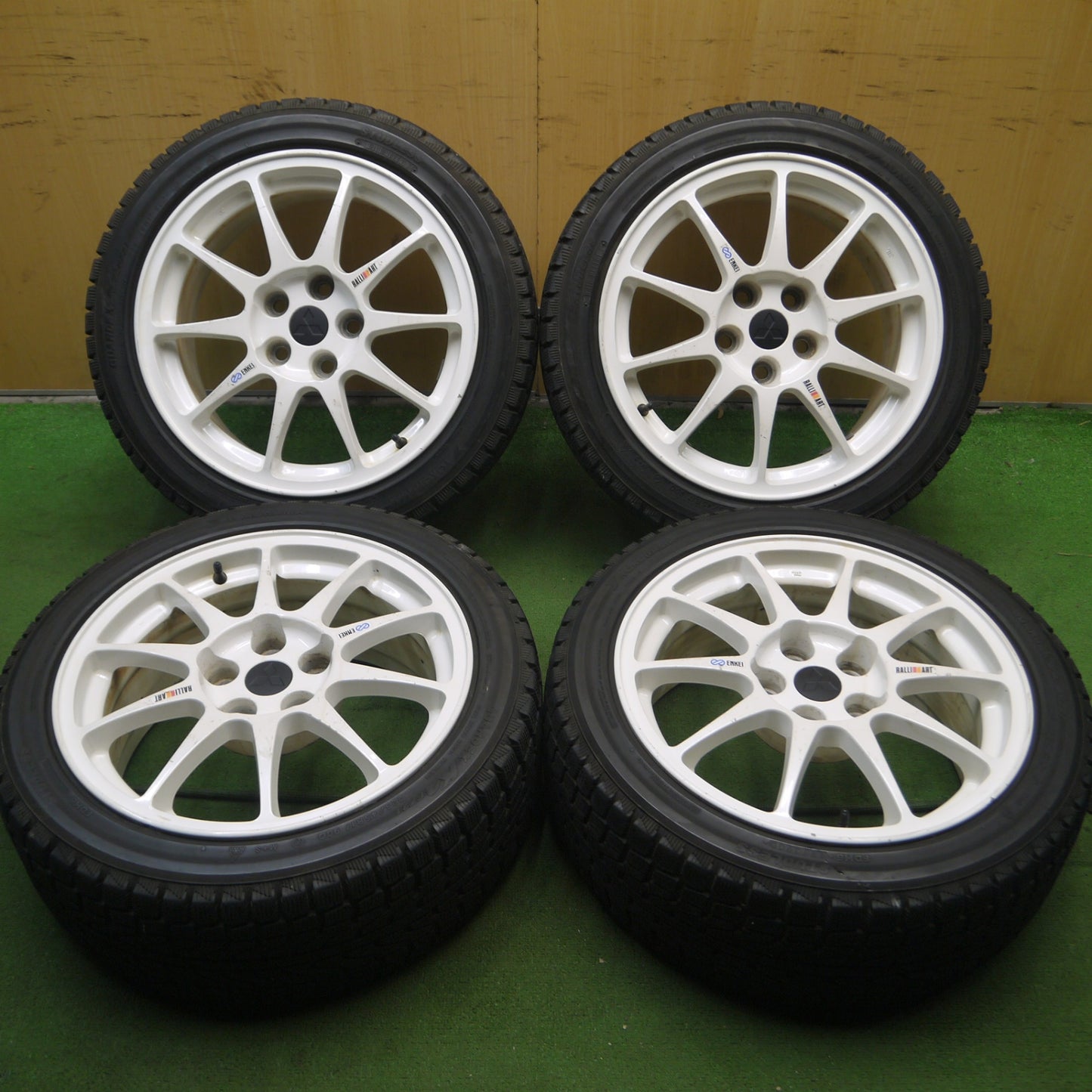 *送料無料* バリ溝！8.5分★希少！三菱 ランエボ トミーマキネンエディション ENKEI 225/45R17 スタッドレス PCD114.3/5H★4050703Hス