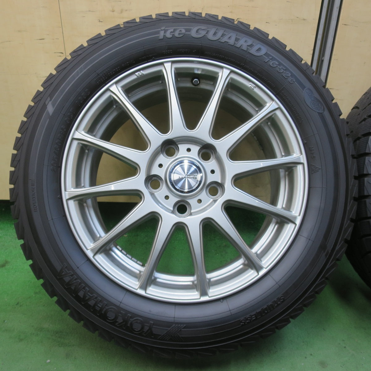 バリ溝！23年！キレイ！ほぼ10分★スタッドレス 205/60R16 ヨコハマ アイスガード iG52C ravrion LUMIERE ラブリオン 16インチ PCD114.3/5H★6022801イス