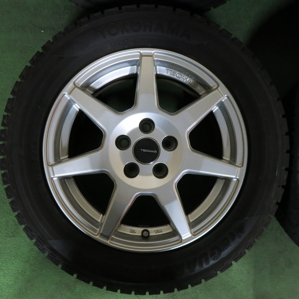 バリ溝！キレイ！9分★アウディ 8X A1 等 TECMAG TYPE 207R 205/55R15 スタッドレス ヨコハマ アイスガード iG50 プラス テクマグ 15インチ PCD100/5H★4121808SYス