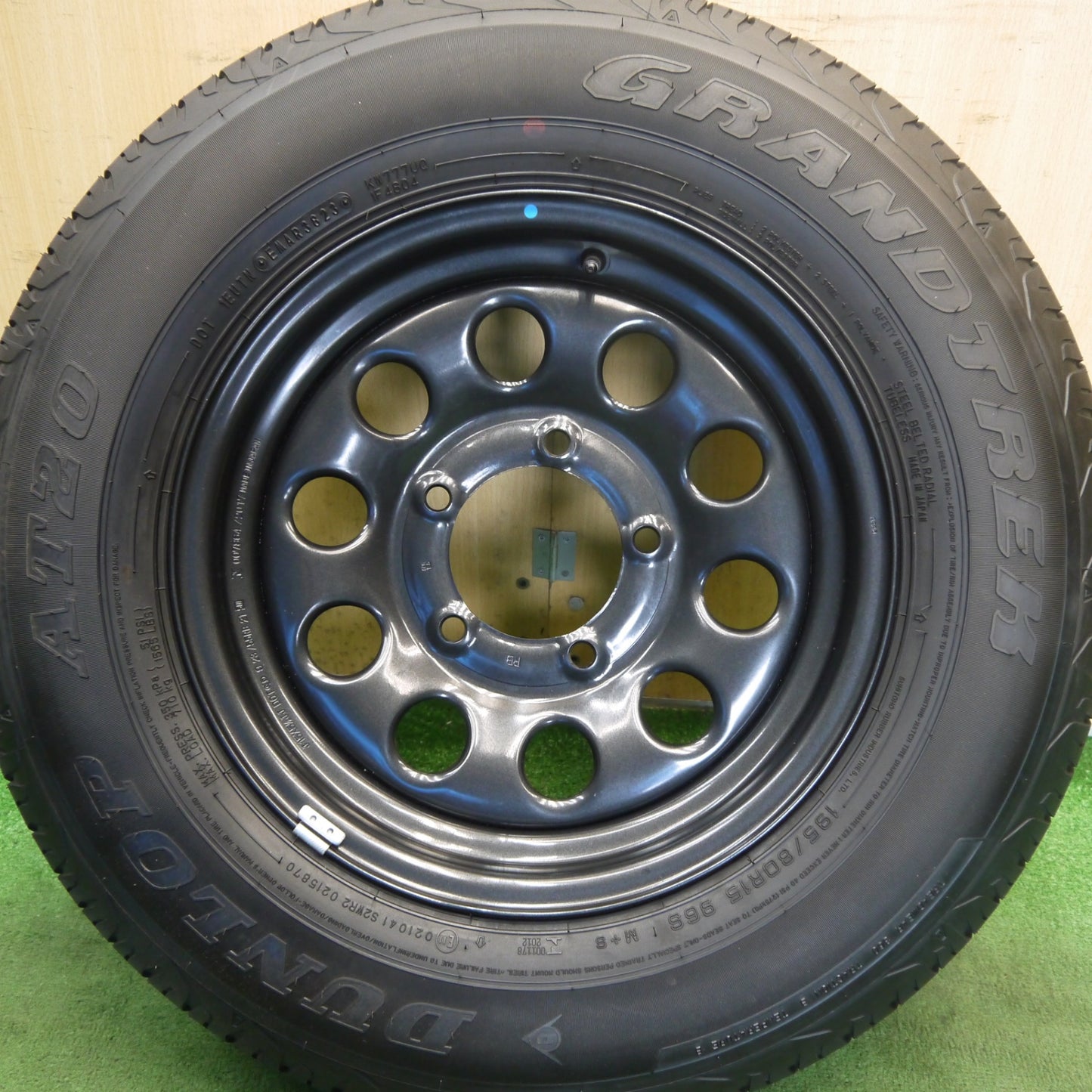 新車外し！23年！1本◎スズキ JB74 ジムニー シエラ 純正 スチール 195/80R15 ダンロップ AT20 グラントレック スペア 15インチ PCD139.7/5H◎6081703Hノ