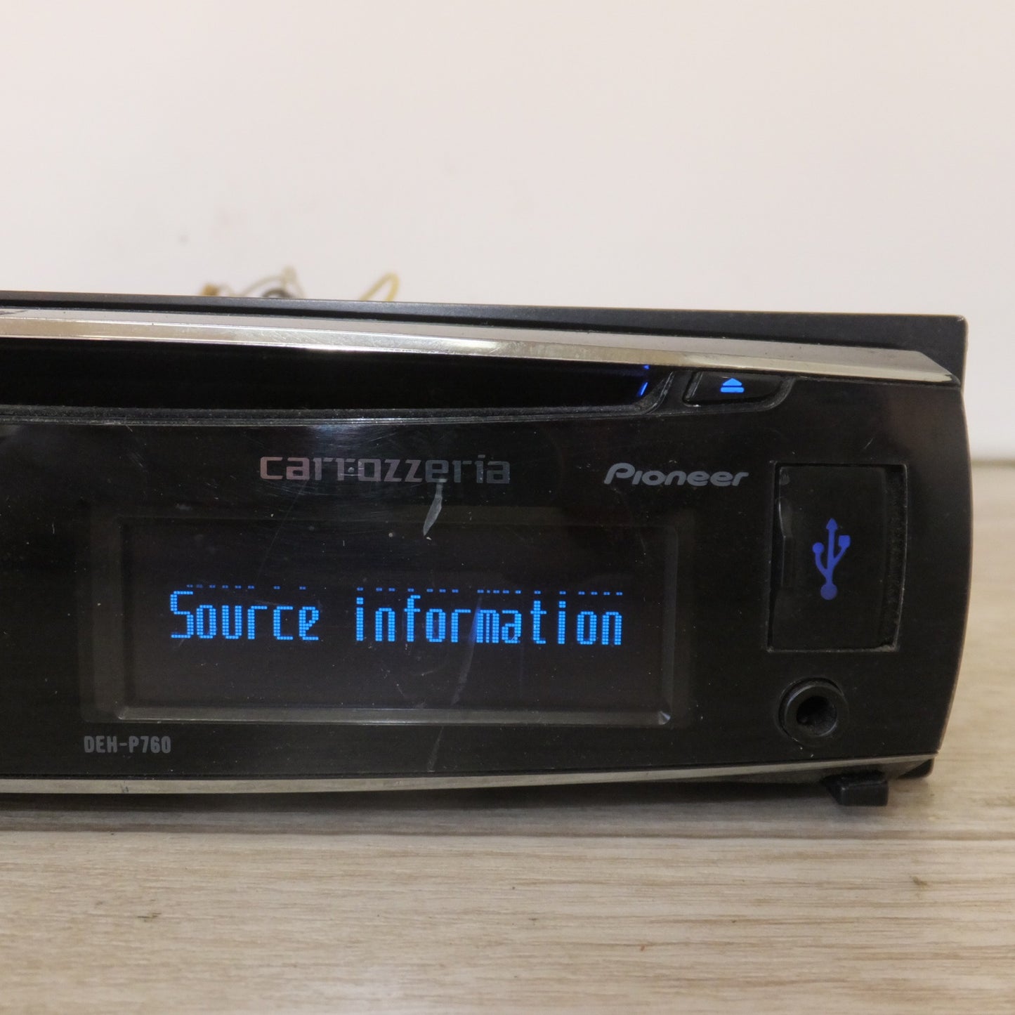 [送料無料] ★カロッツェリア carrozzeria カーオーディオ 1Dメインユニット DEH-P760[82]★