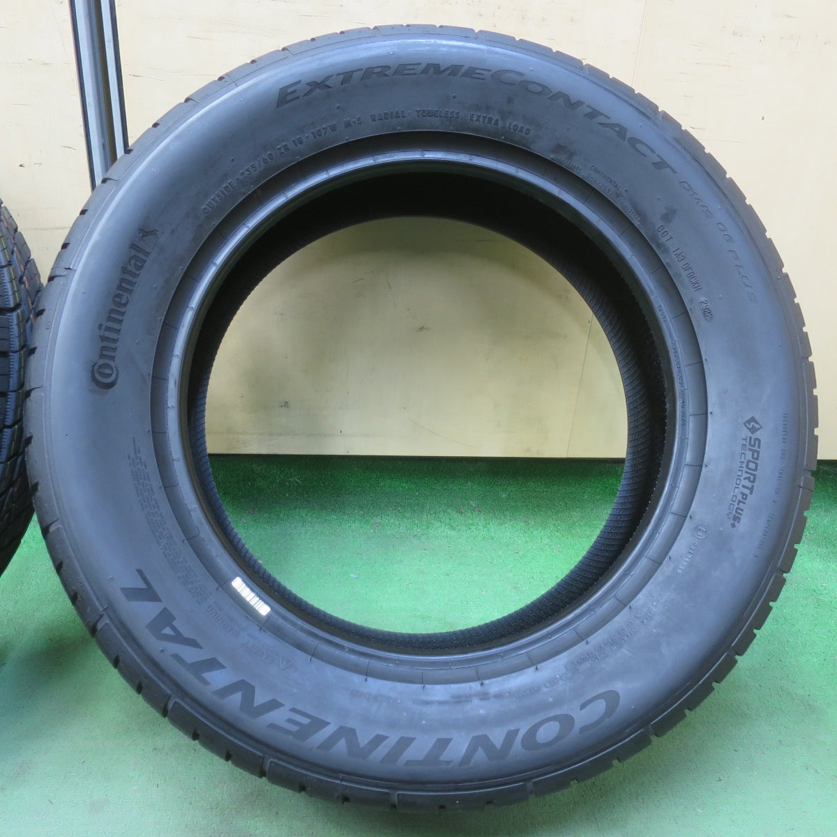 未使用！22年★235/60R18 コンチネンタル エクストリームコンタクト DWS06 プラス EXTREME CONTACT タイヤ 18インチ レクサス RX NX CR-V CX-7 等★6032703イノタ