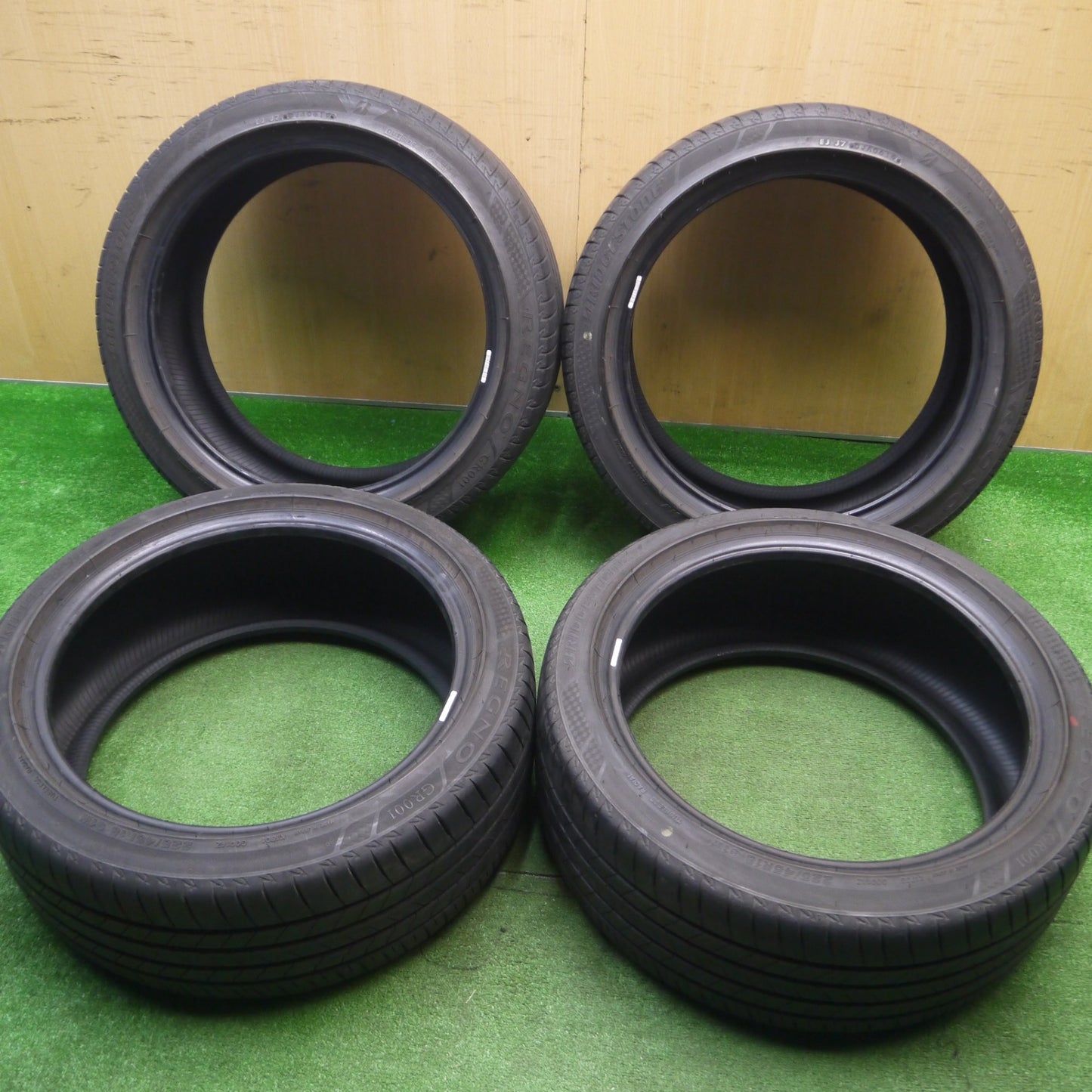 [送料無料] バリ溝！8.5分★225/45R18 ブリヂストン レグノ GR001 タイヤ 18インチ クラウン マークX オデッセイ 等★4121307Hノタ
