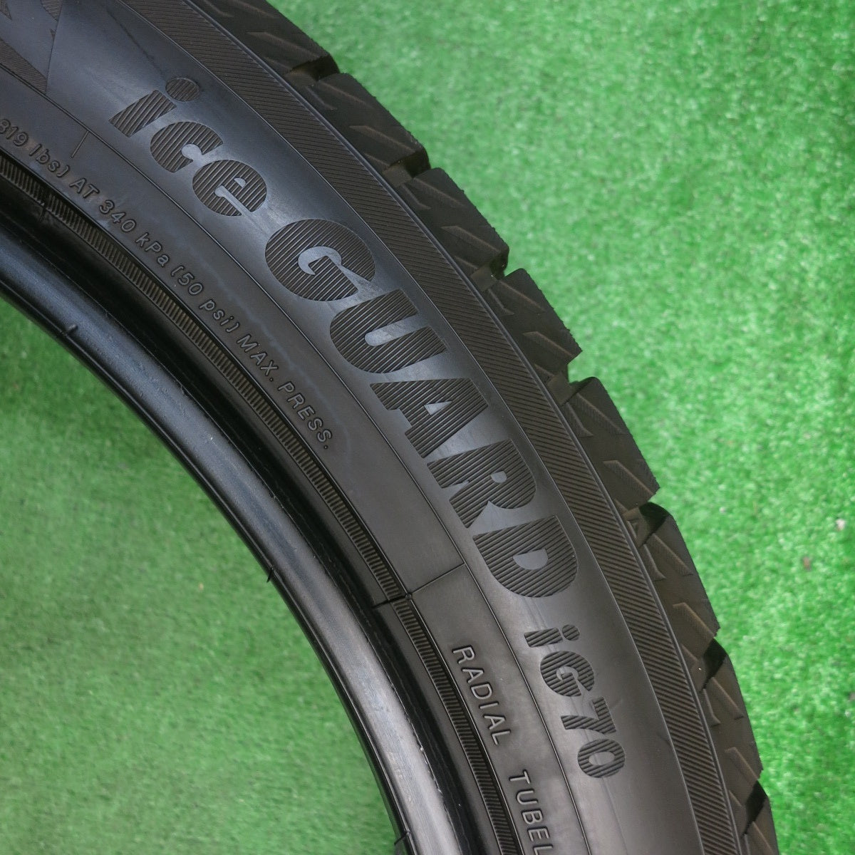 バリ溝！24年！9.5分！2本◎スタッドレス 235/45R21 ヨコハマ アイスガード iG70 タイヤ 21インチ クラウンエステート クラウンスポーツ 等◎6092109KKスタ
