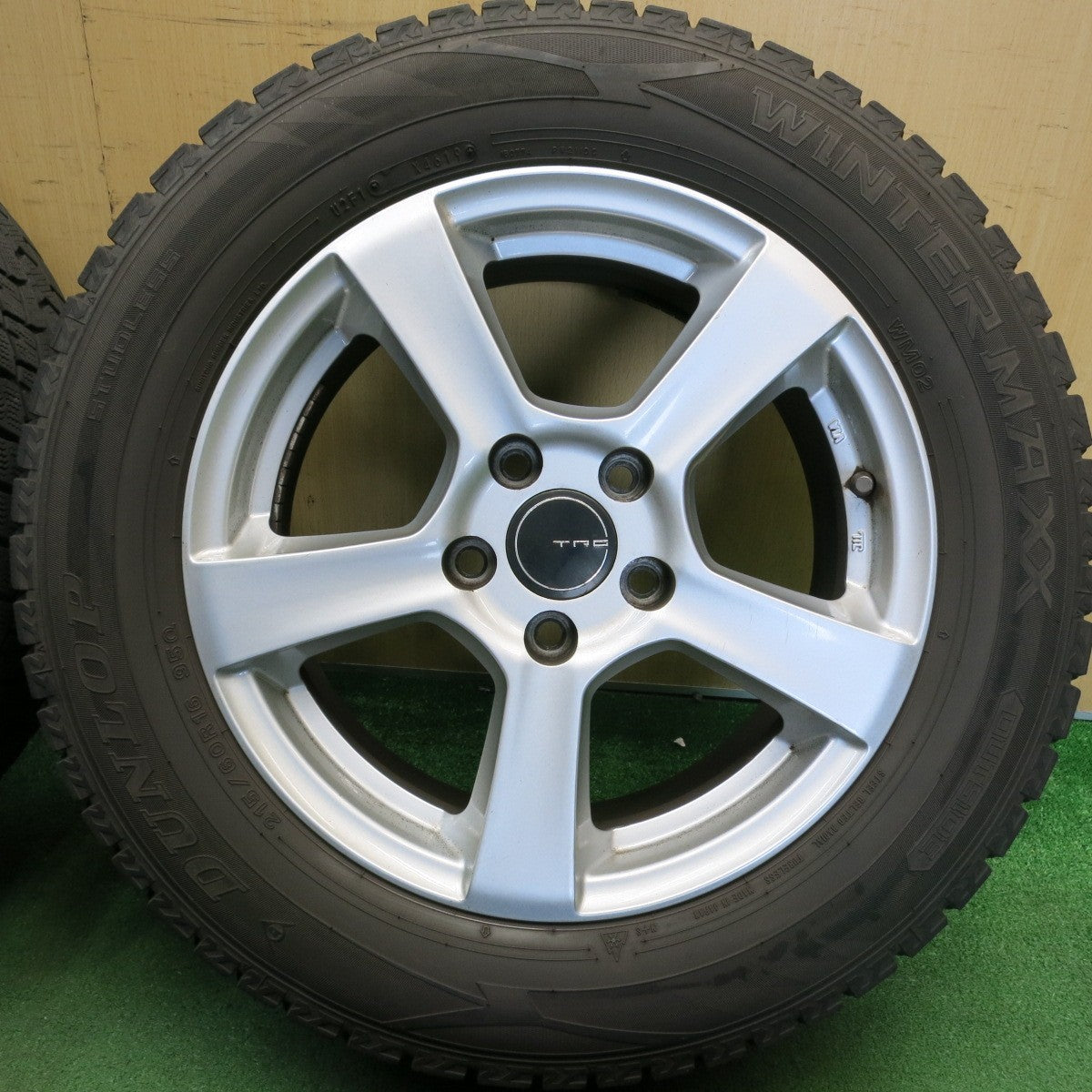バリ溝！9分★ワーゲン 等 TRG 215/60R16 スタッドレス ダンロップ ウインターマックス WM02 16インチ PCD112/5H★6051406HAス
