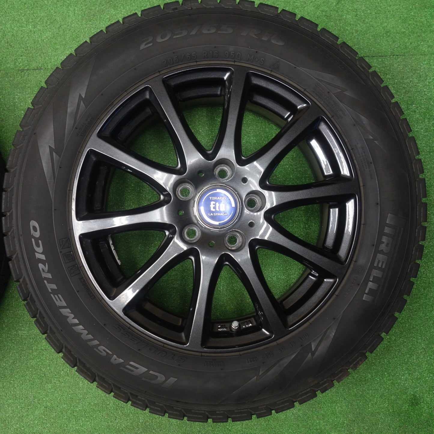 バリ溝！キレイ！8.5分★スタッドレス 205/65R16 ピレリ アイスアシンメトリコ TIRADO Eta LA STRADA ティラード ラストラーダ 16インチ PCD114.3/5H★6032201KTス