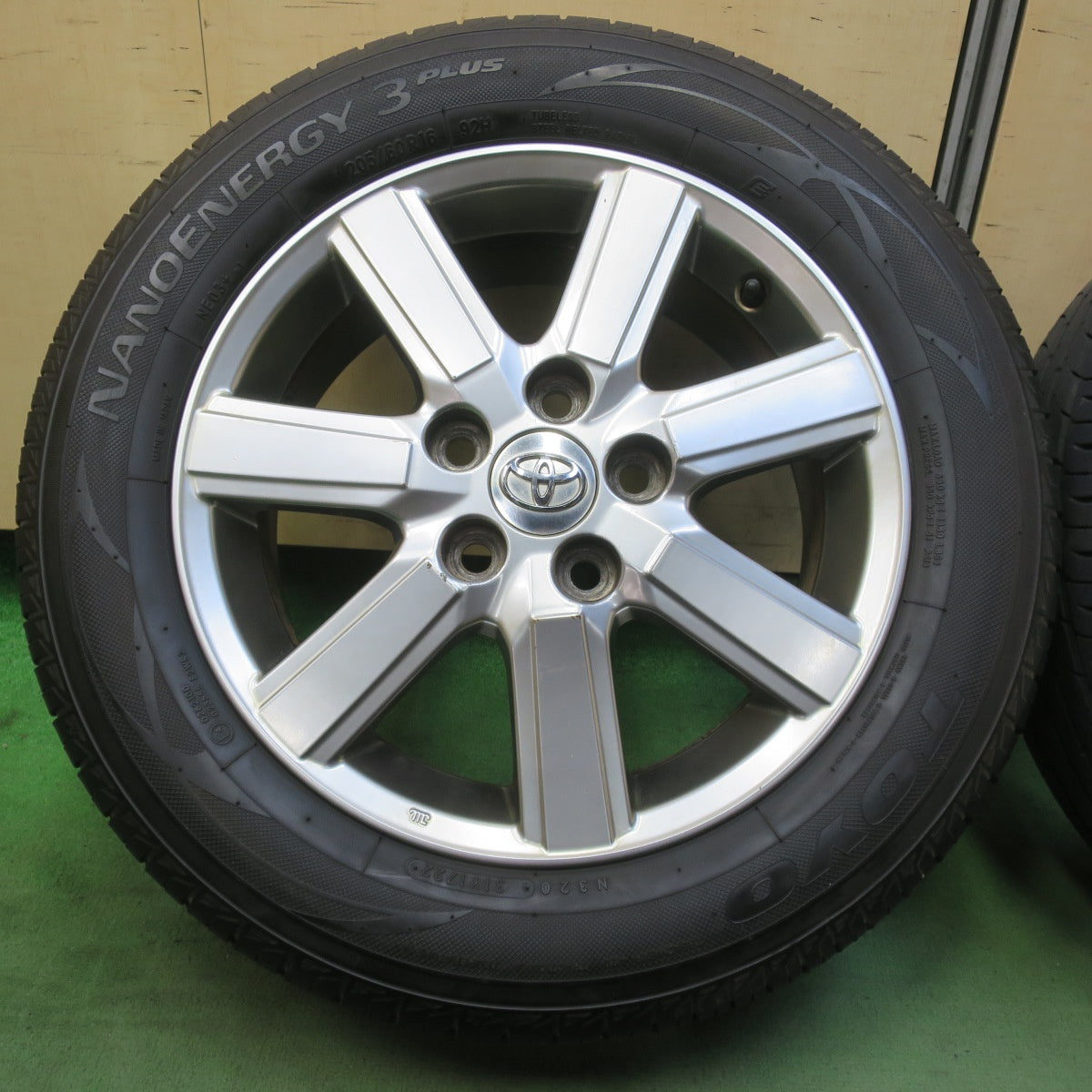 バリ溝！22年！9.5分★トヨタ 70系 ノア ヴォクシー 純正 205/60R16 トーヨー ナノエナジー 3 プラス 16インチ PCD114.3/5H★6051205イノ