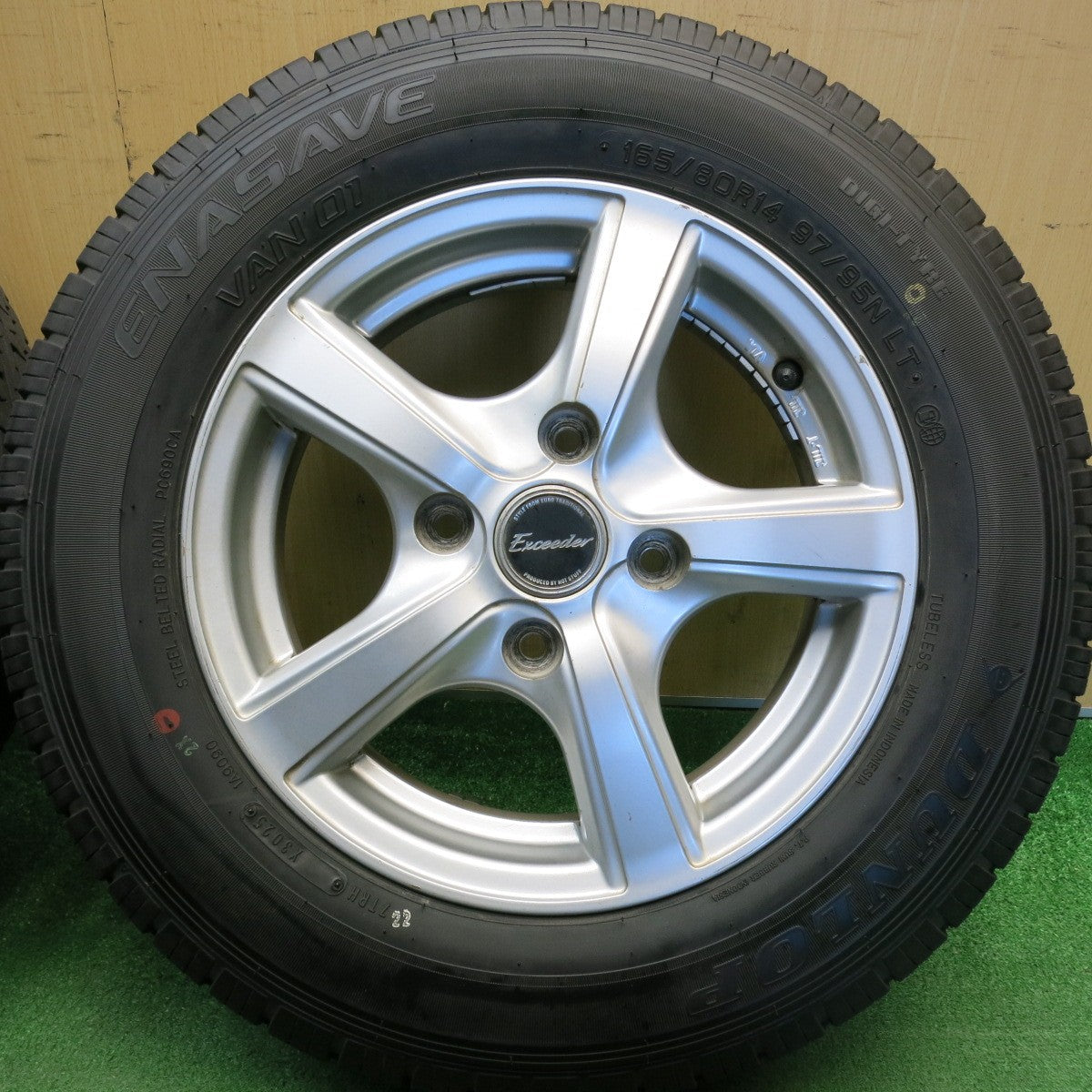 バリ溝！25年！9.5分★165/80R14 97/95N ダンロップ エナセーブ VAN01 Exceeder エクシーダー 14インチ PCD114.3/4H★6041102HAノ